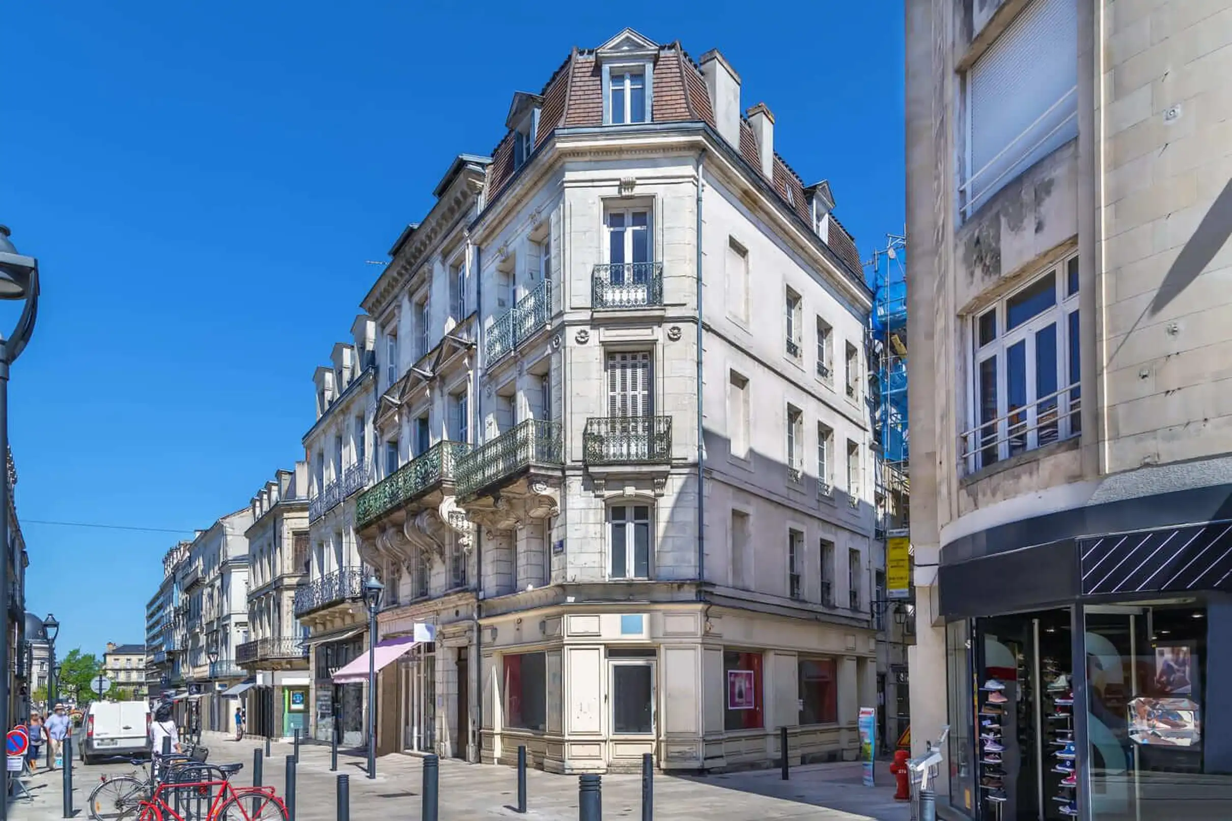 Bonjour Périgueux : visite privée de la ville à pied de 2 h avec un guide de la région