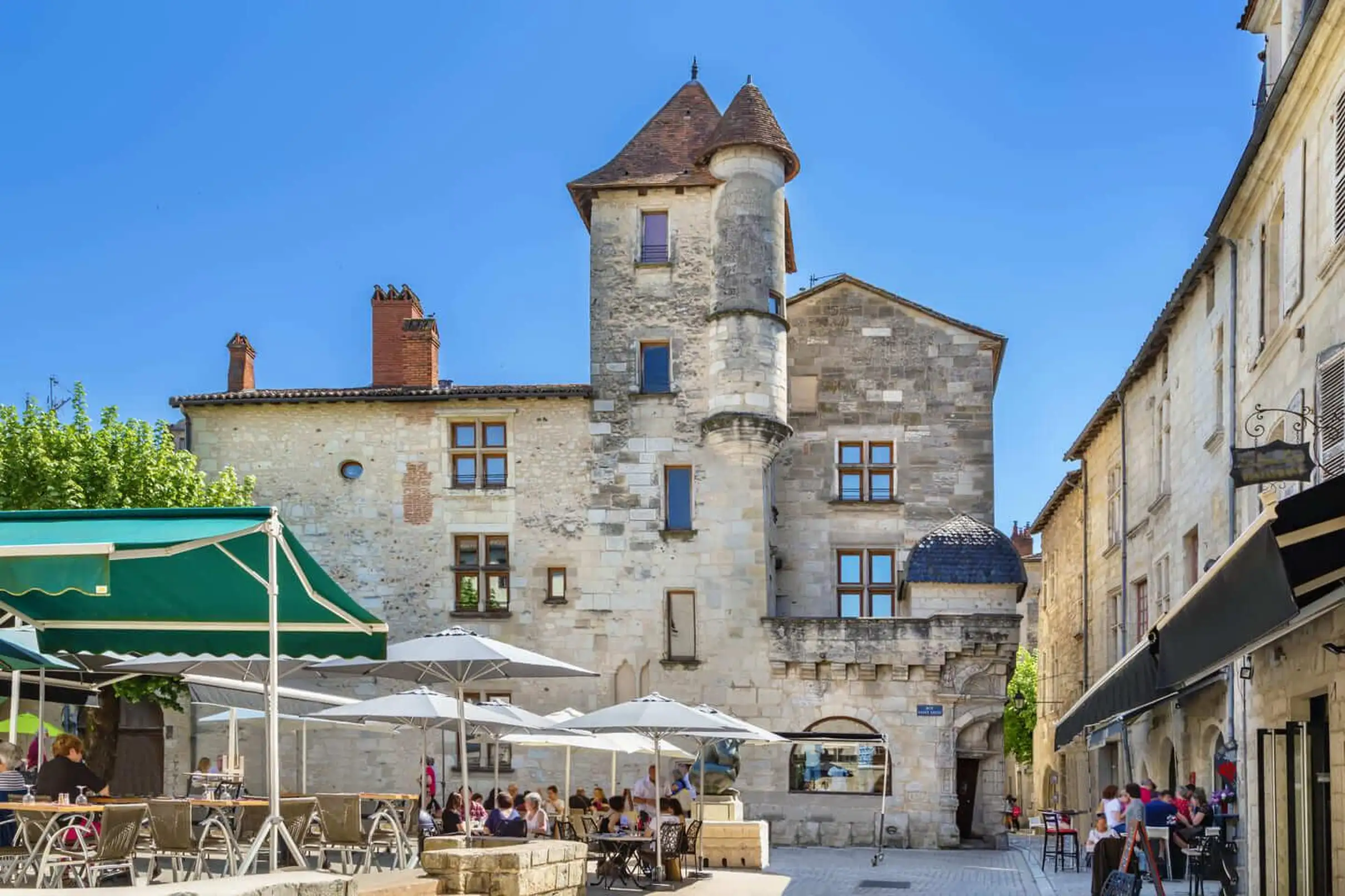 Bonjour Périgueux : visite privée de la ville à pied de 2 h avec un guide de la région