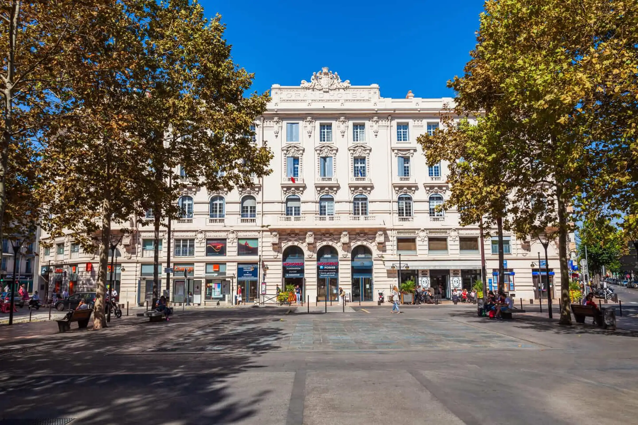 Bonjour Antibes : visite privée de la ville à pied de 2 h avec un guide de la région