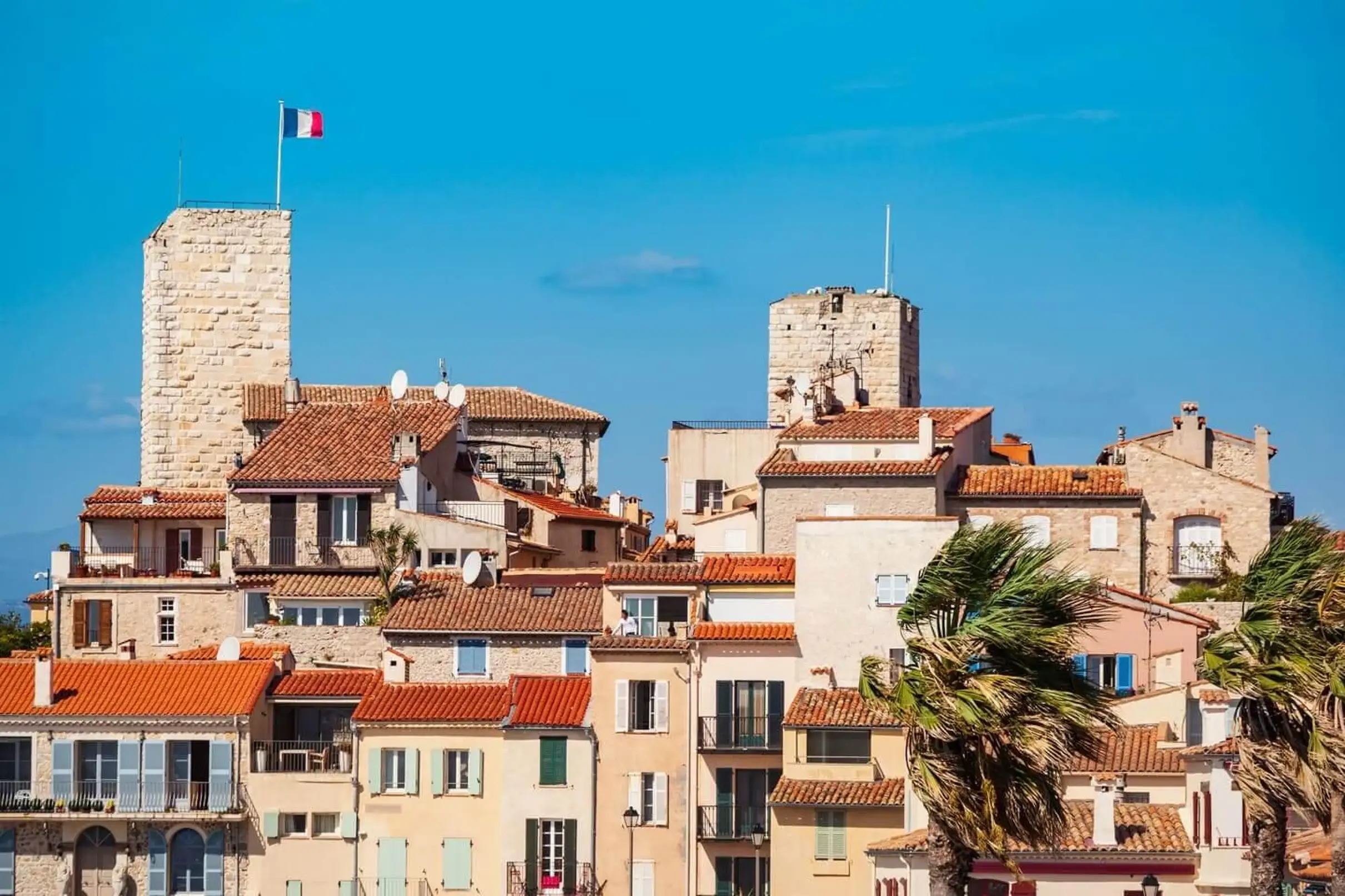 Bonjour Antibes : visite privée de la ville à pied de 2 h avec un guide de la région