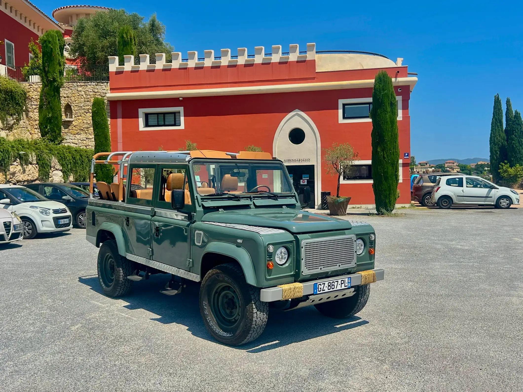 Nice : dégustation de vin dans un château historique en Land Rover