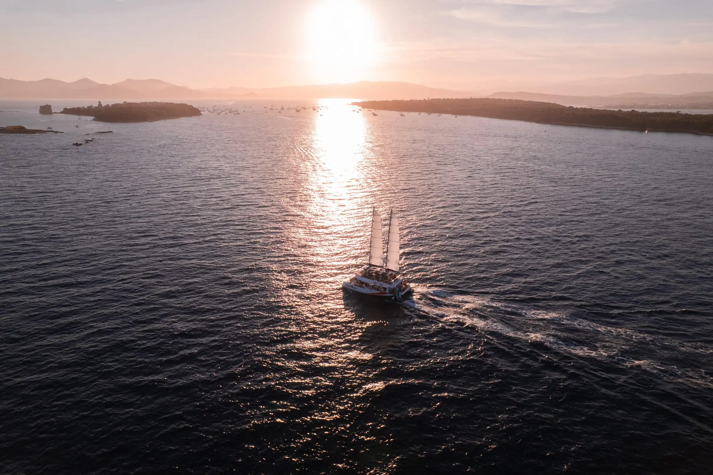 Marina Baie des Anges : Le Coucher de Soleil | Anse de la Salis