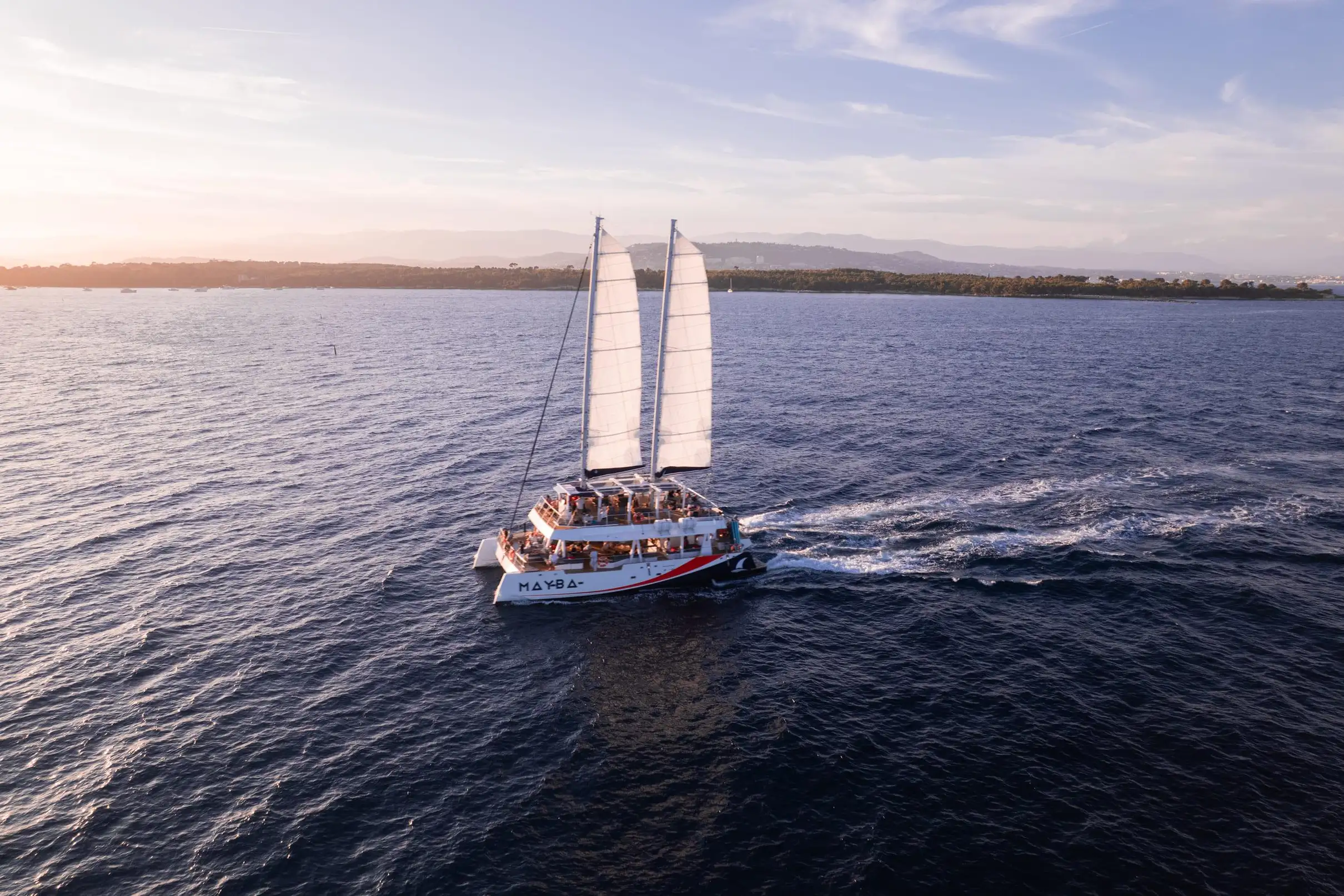 Marina Baie des Anges : Le Coucher de Soleil | Anse de la Salis
