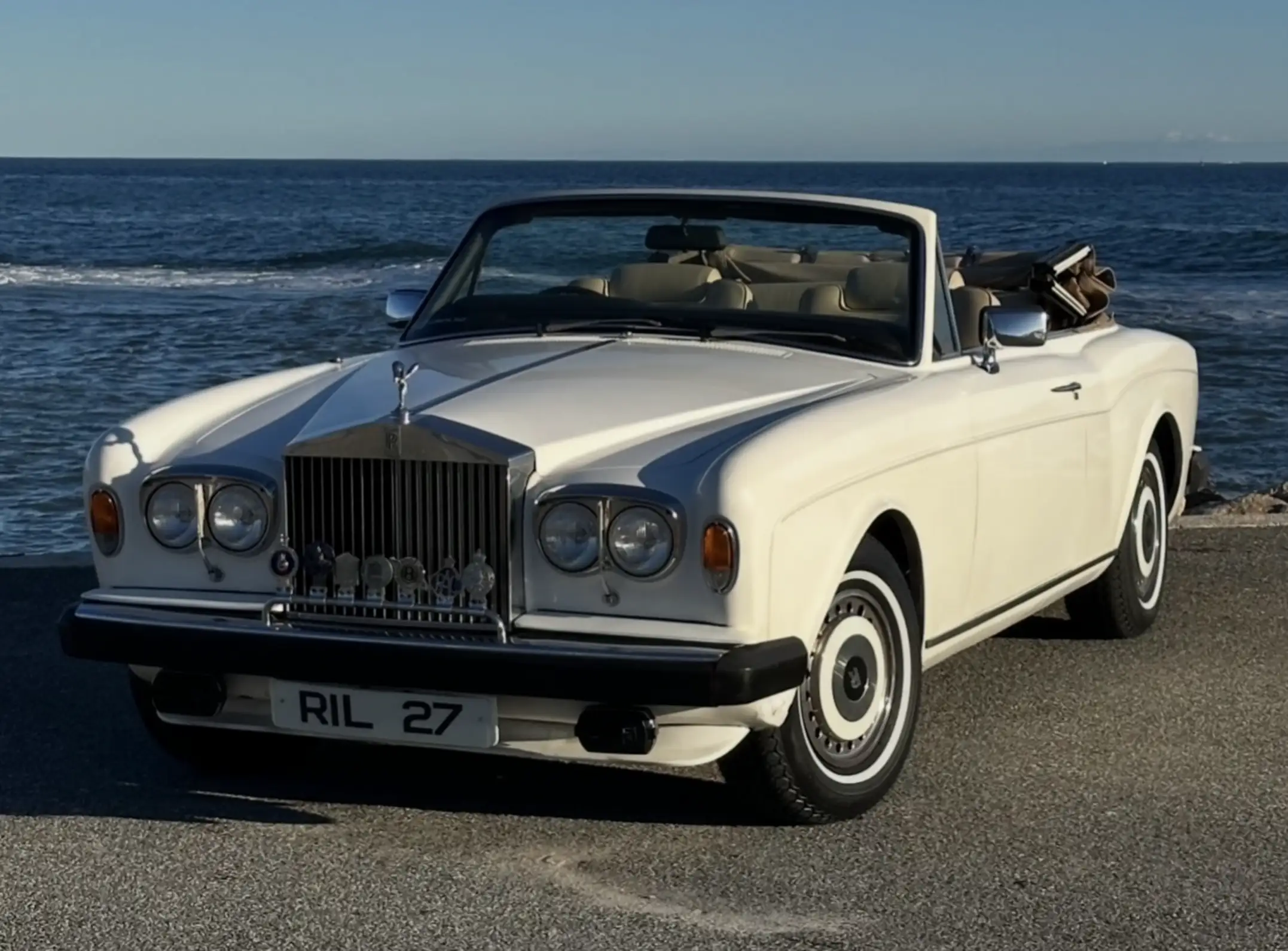Cannes : séance photo avec une Rolls-Royce Corniche de 1982