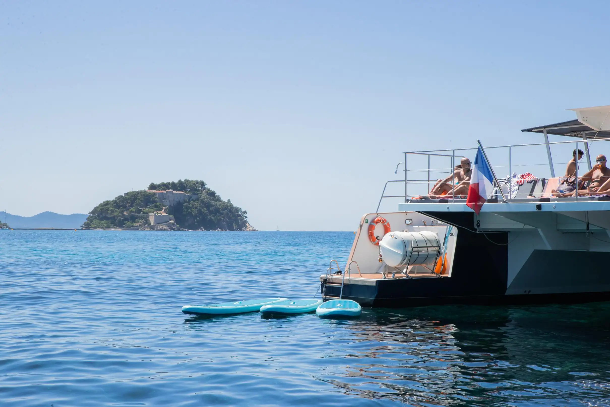 Hyères : La Matinée Découverte - Visite guidée du Littoral en Catamaran