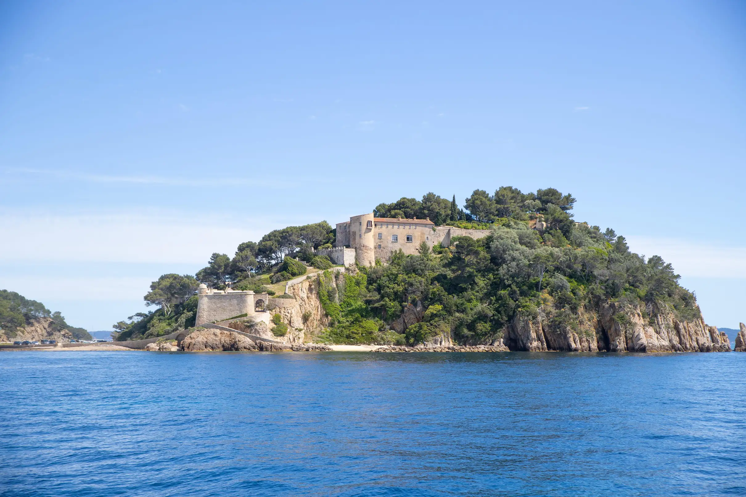 Hyères : La Matinée Découverte - Visite guidée du Littoral en Catamaran