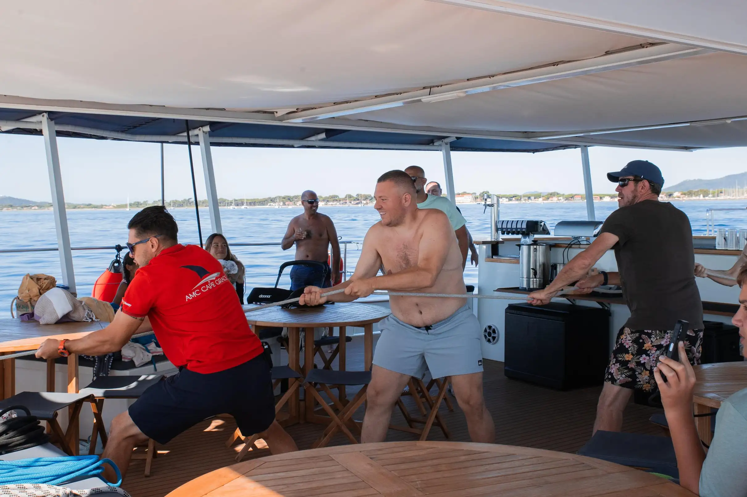 Hyères : La Matinée Découverte - Visite guidée du Littoral en Catamaran