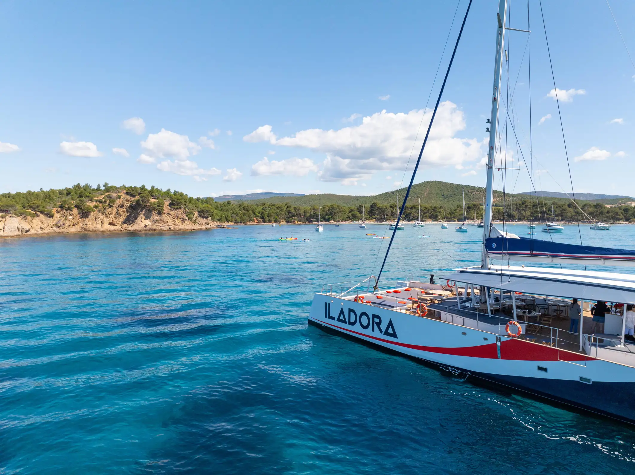 Hyères : La Matinée Découverte - Visite guidée du Littoral en Catamaran