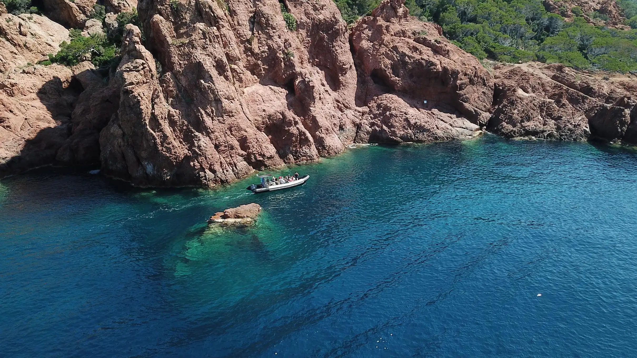 Fréjus : excursion en hors-bord dans les calanques de l'Estérel avec arrêt baignade