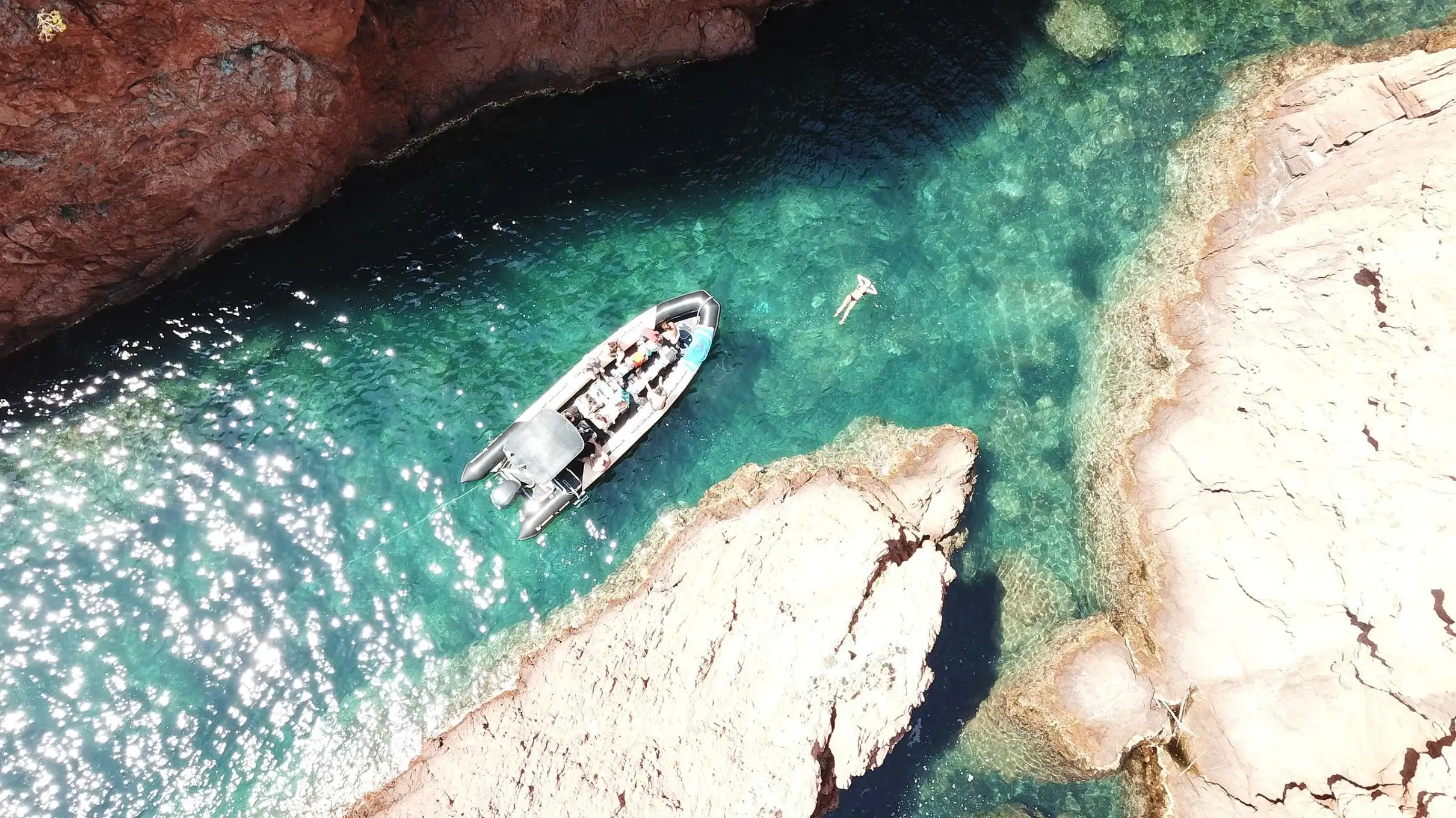 Fréjus : excursion en hors-bord dans les calanques de l'Estérel avec arrêt baignade