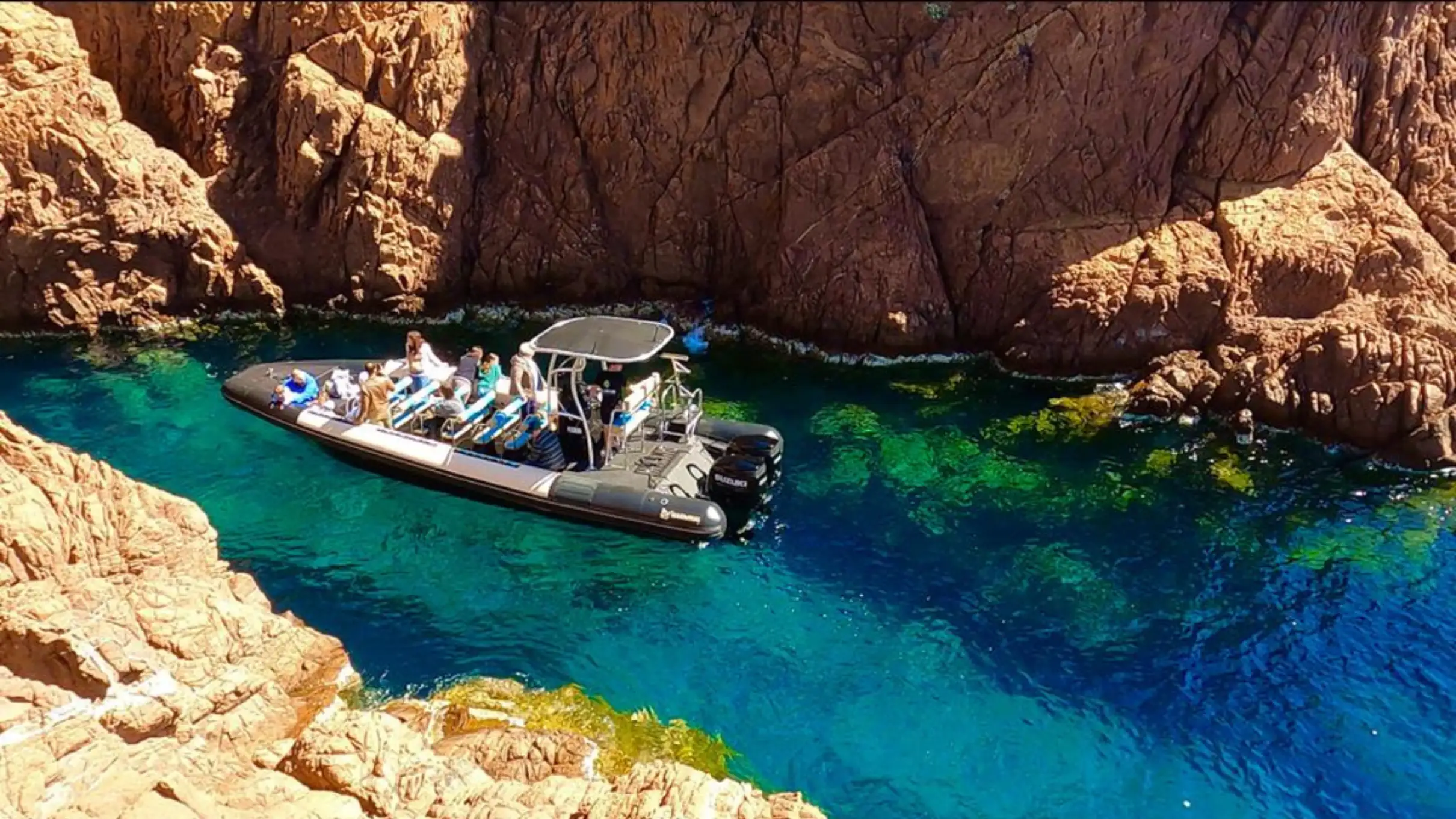Fréjus : excursion en hors-bord dans les calanques de l'Estérel avec arrêt baignade