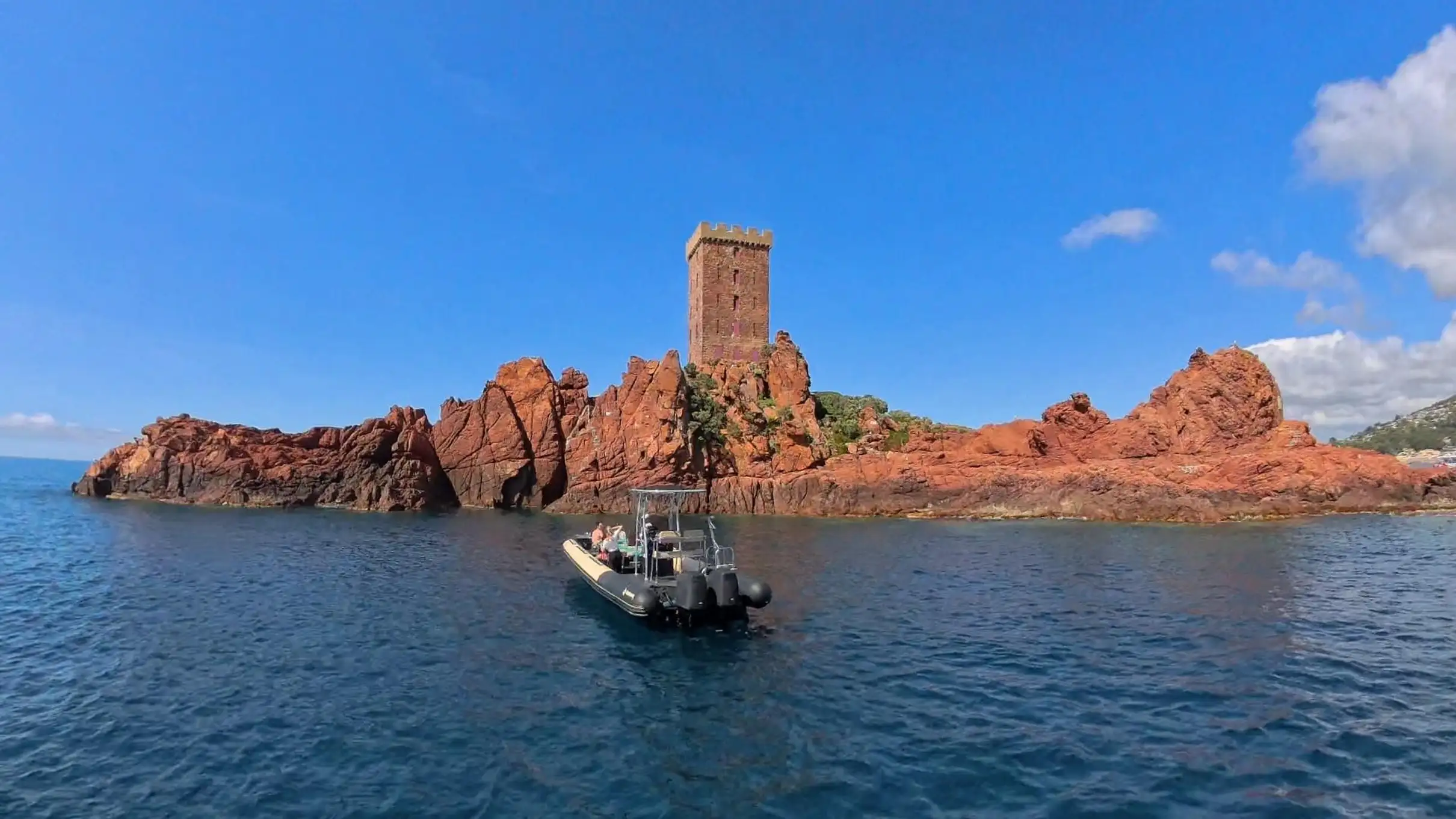 Fréjus : excursion en hors-bord dans les calanques de l'Estérel avec arrêt baignade