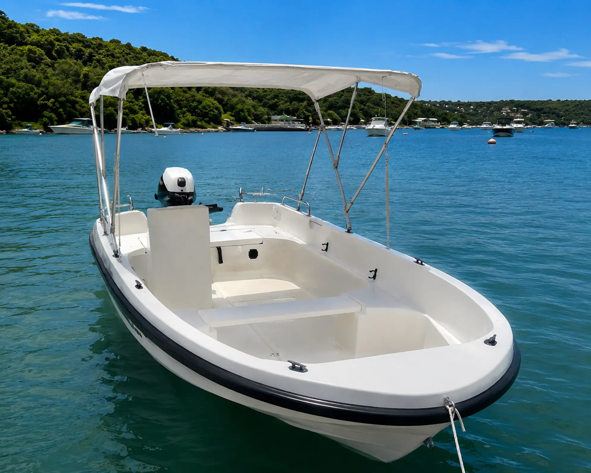 Expérience privée en bateau sans permis avec petit-déjeuner à Antibes