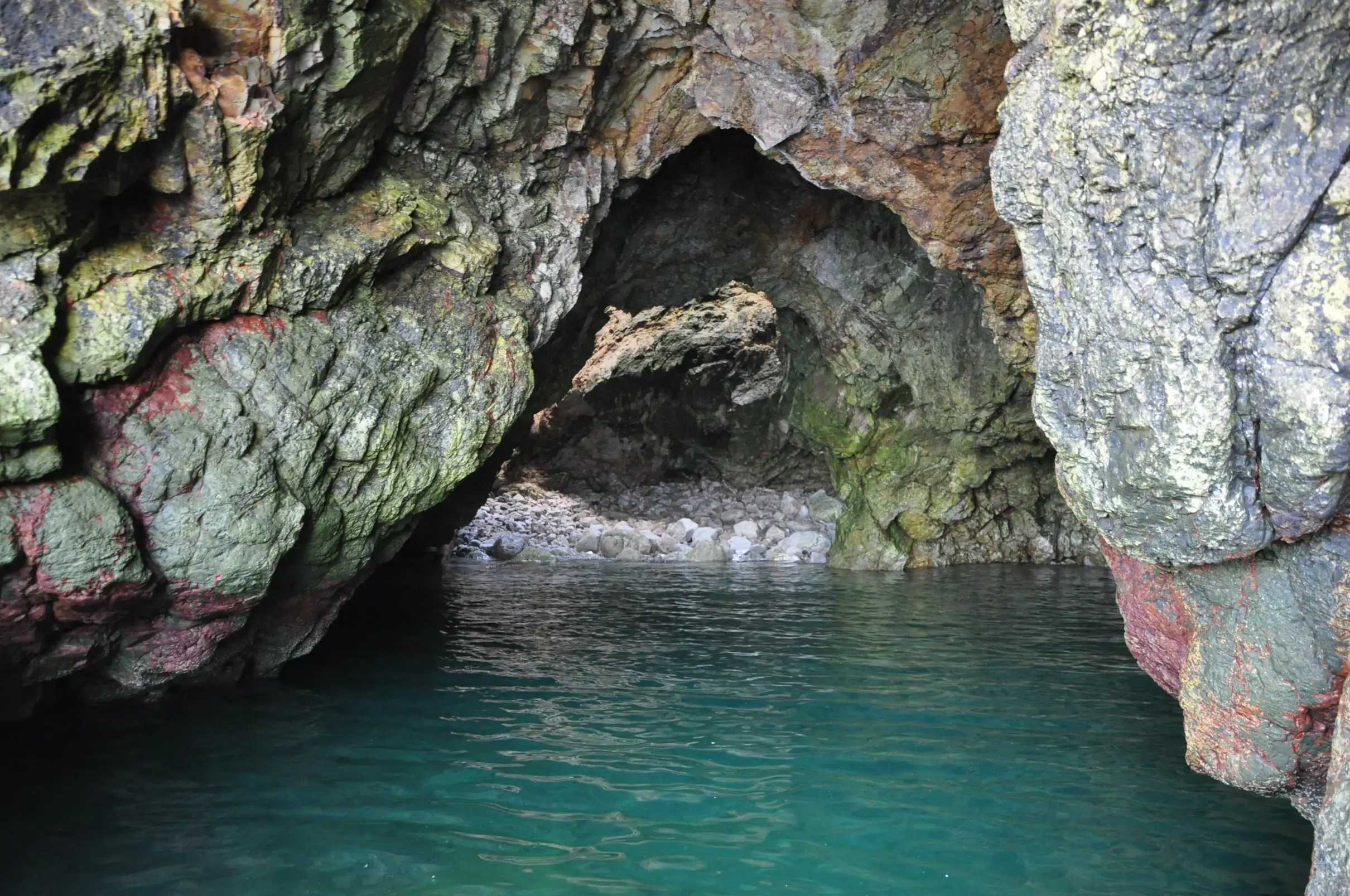 Morgat : Balade en mer à la découverte des grottes marines