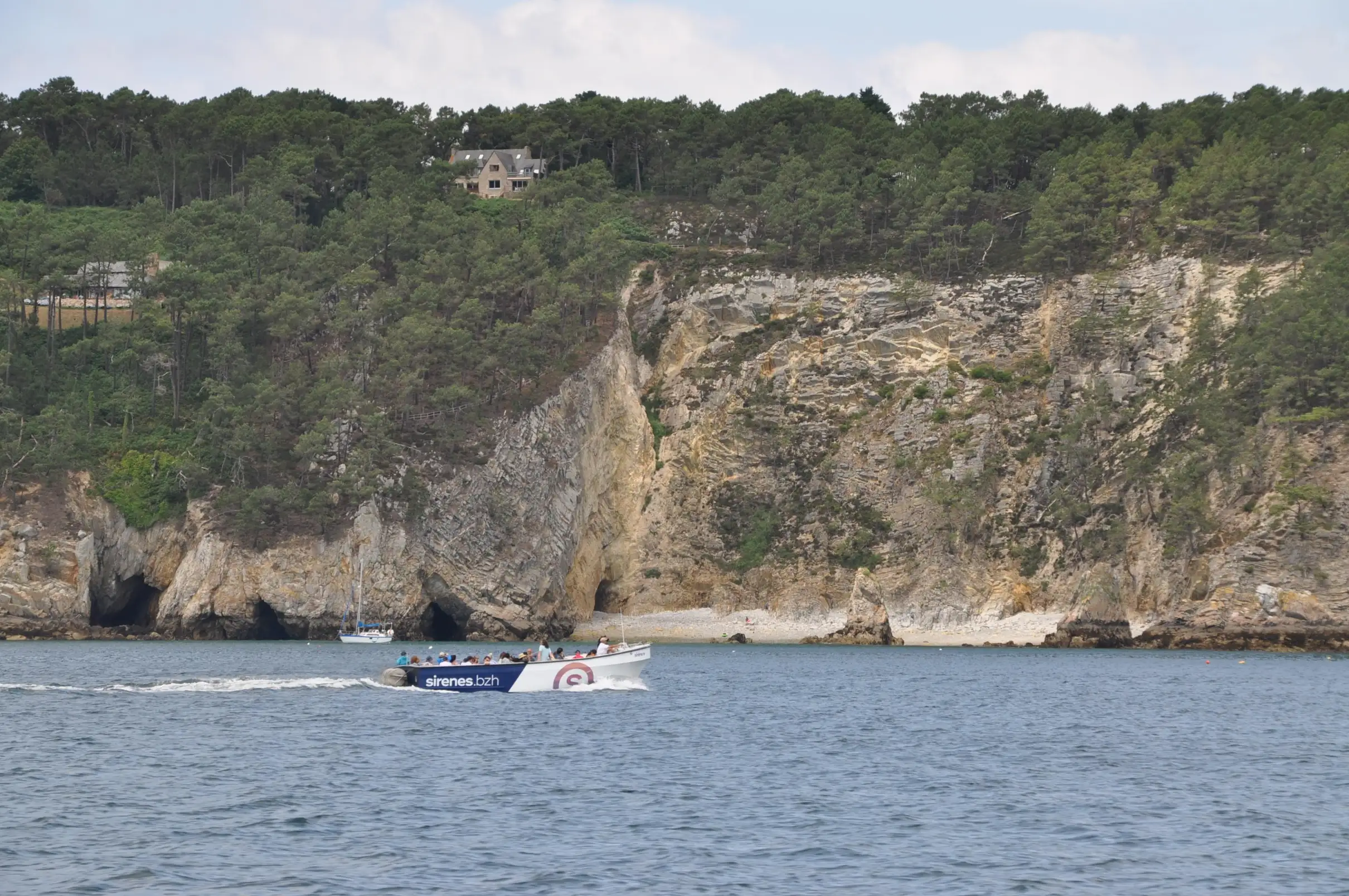 Morgat : Balade en mer à la découverte des grottes marines