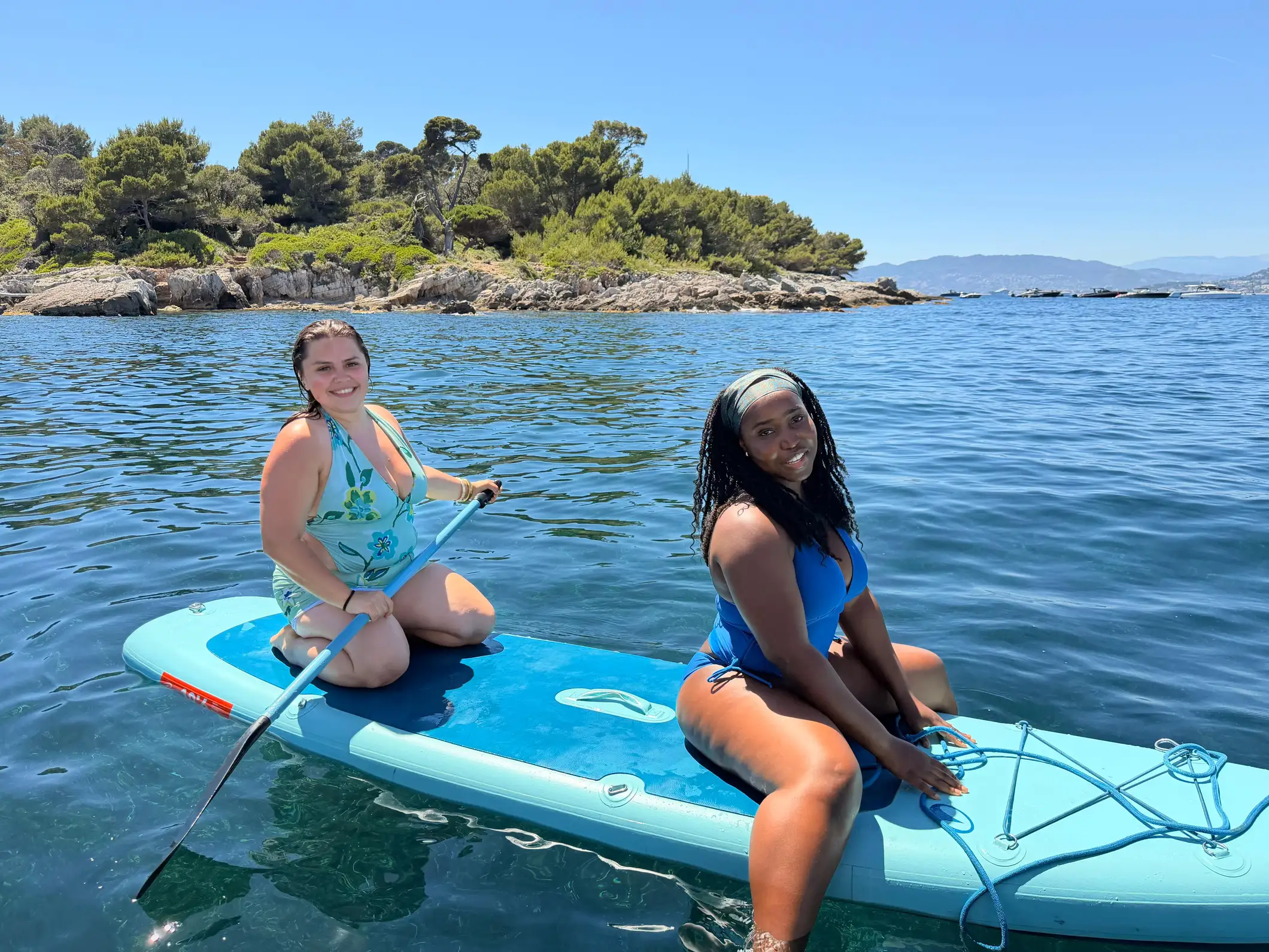 Antibes : croisière à la voile avec petit-déjeuner, snorkeling et paddle