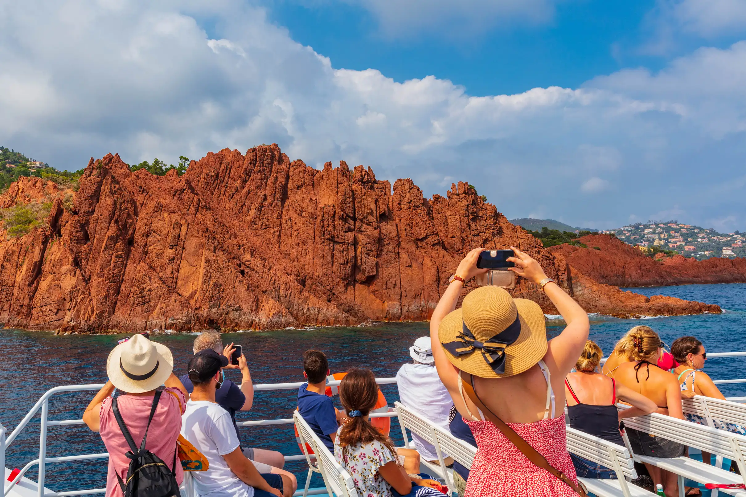Au départ de Mandelieu : Croisière touristique sur la Corniche d'Or avec guide