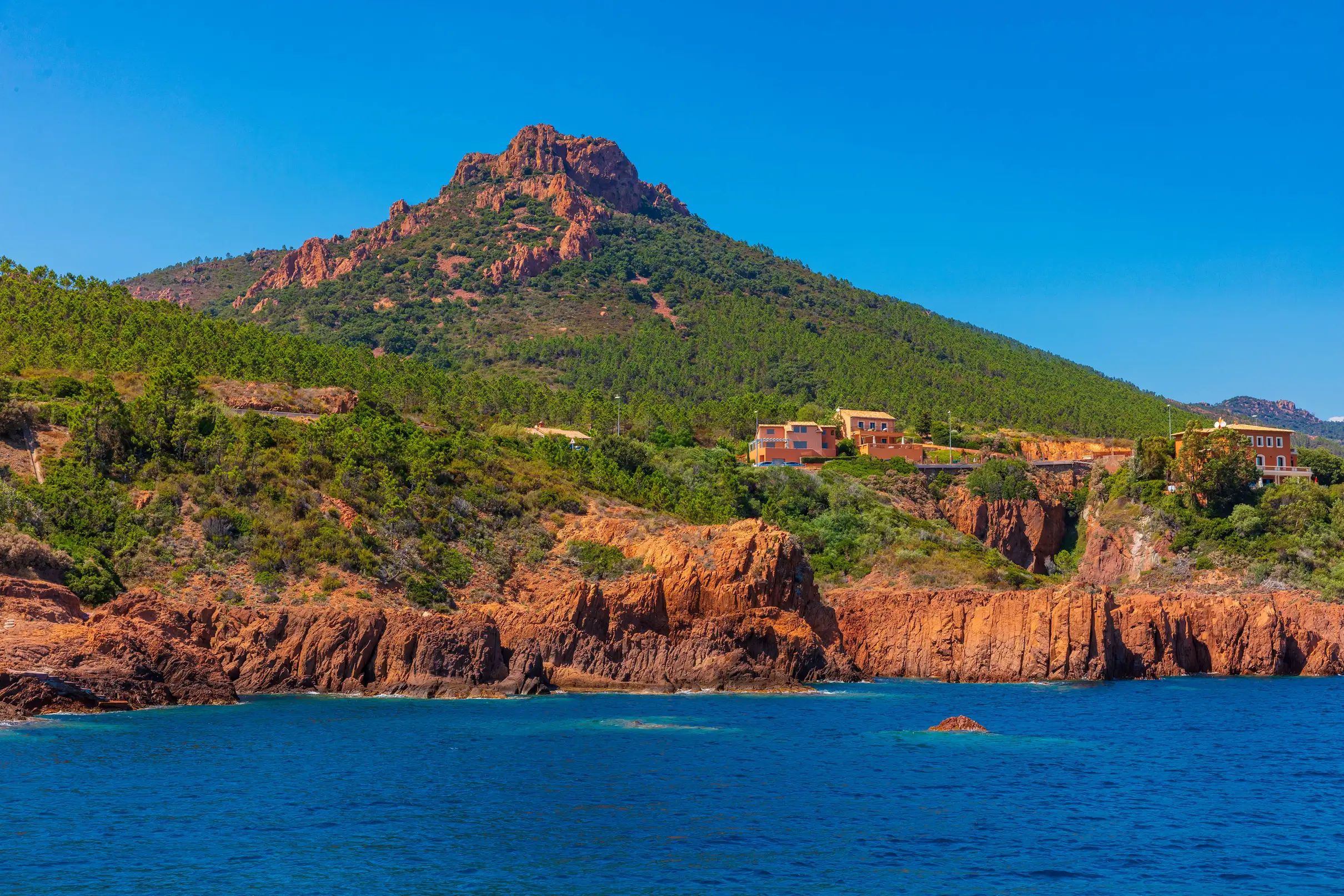 Au départ de Mandelieu : Croisière touristique sur la Corniche d'Or avec guide