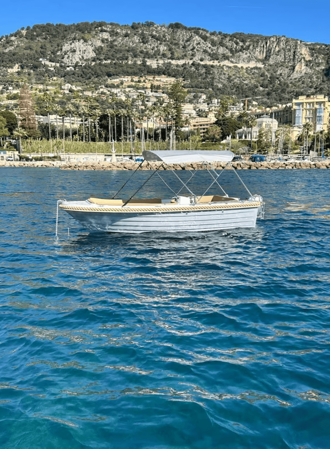 Beaulieu-sur-Mer : location de bateau pendant 1 heure sans permis requis