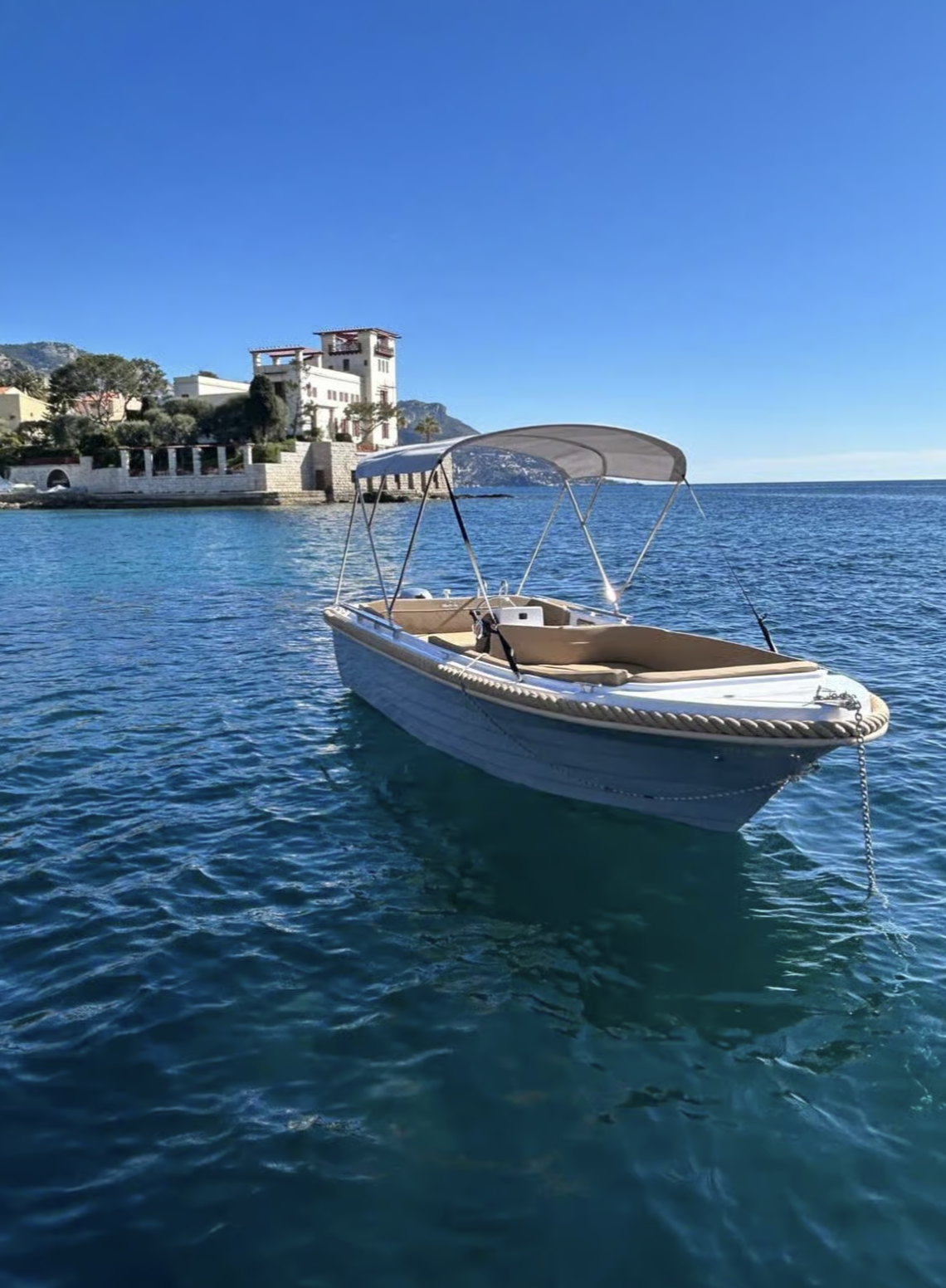 Beaulieu-sur-Mer : location de bateau pendant 1 heure sans permis requis