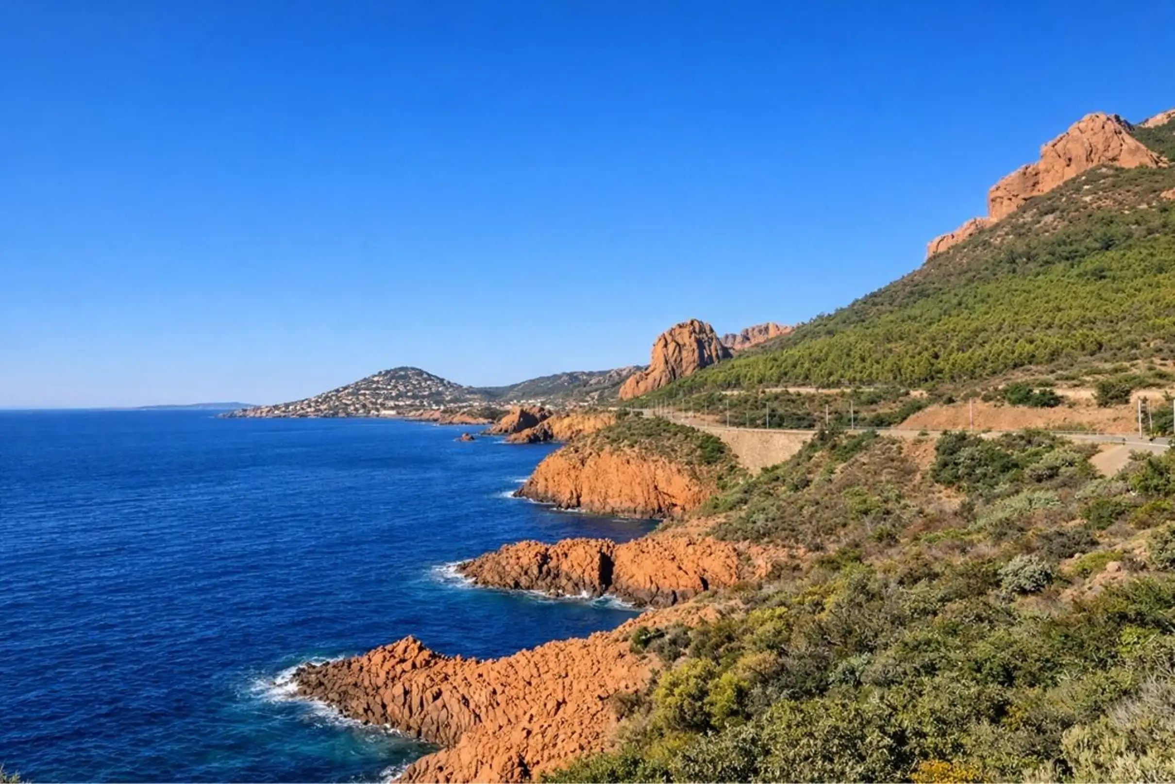 Depuis Nice : excursion à Saint-Tropez · Côte de l’Estérel et traversée en bateau