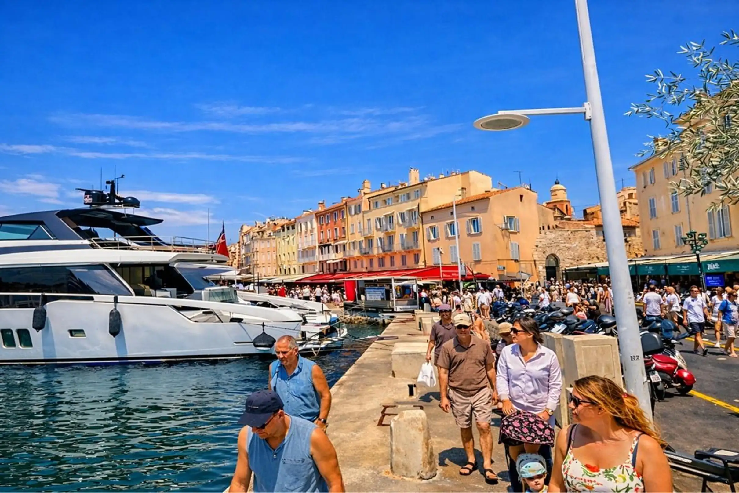 Depuis Nice : excursion à Saint-Tropez · Côte de l’Estérel et traversée en bateau