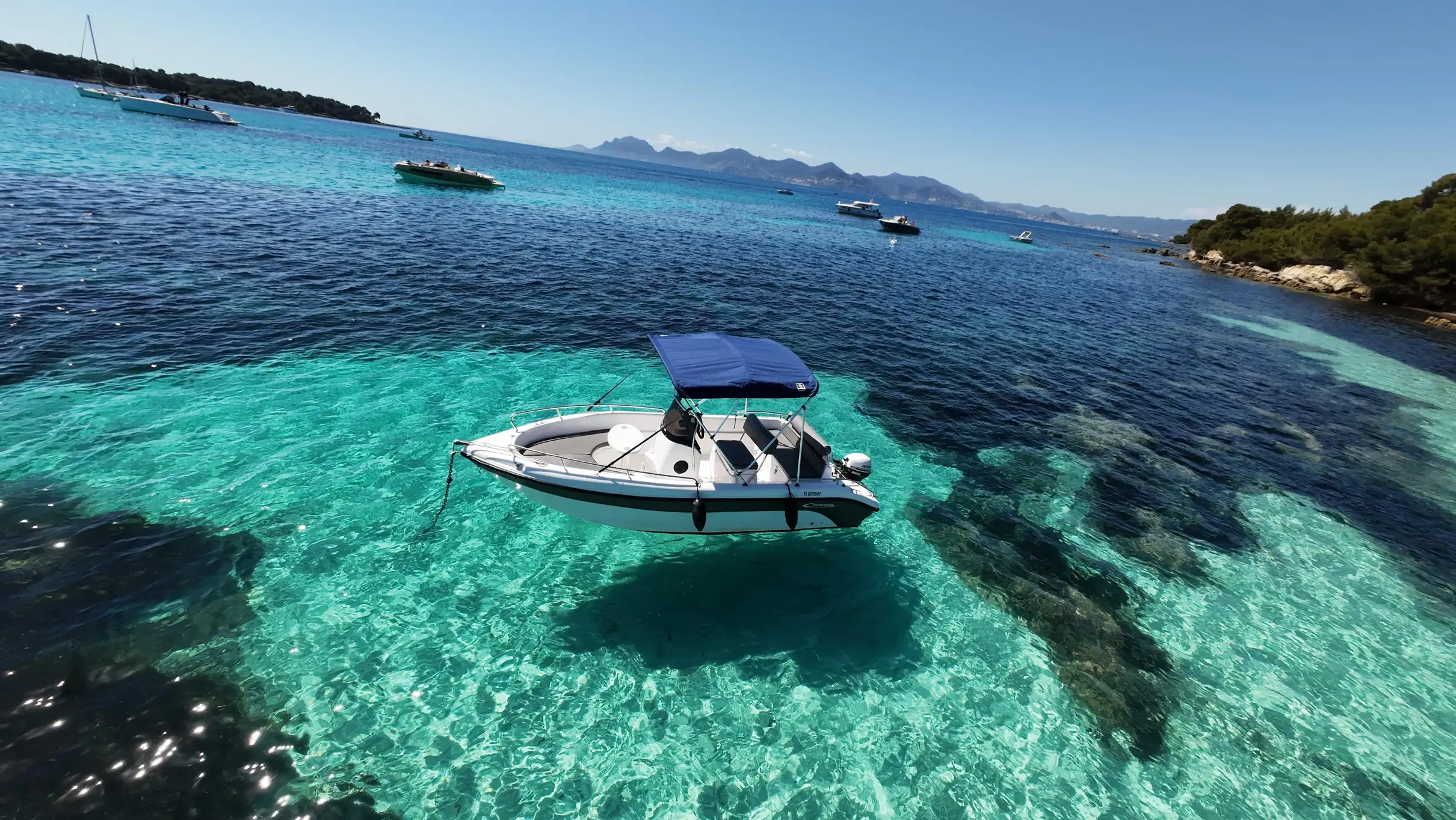 Cannes : Promenade en bateau sans permis vers les îles de Lérins