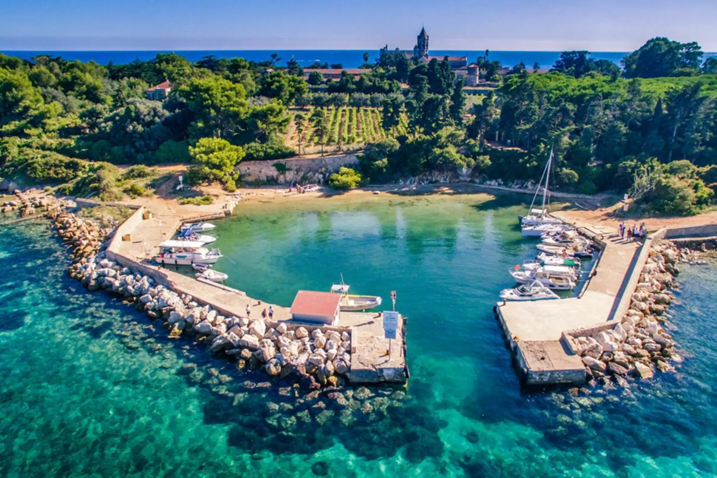 Cannes : Promenade en bateau sans permis vers les îles de Lérins
