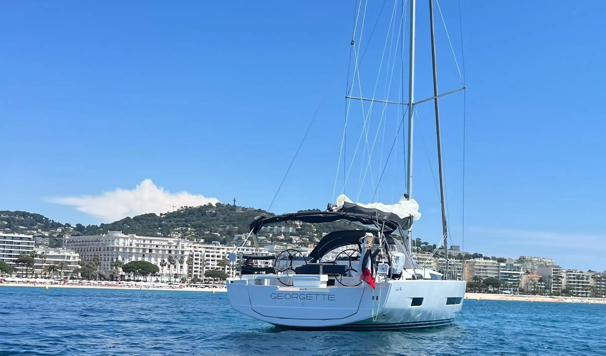 Cannes : Private Sailing Boat Tour to the Lérins Islands – All Inclusive