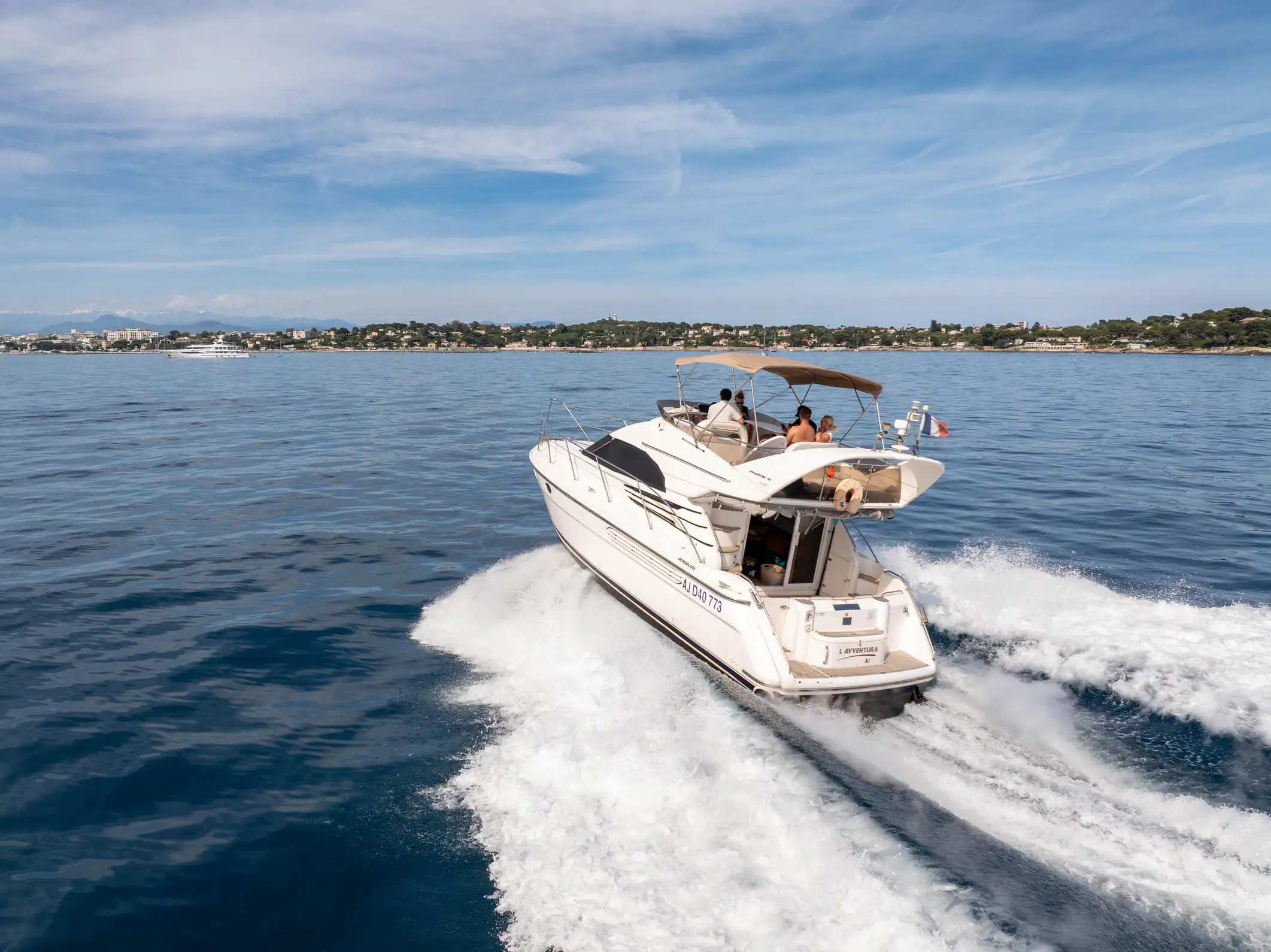 Juan Les Pins : location de bateau vers les îles de Lérins avec skipper