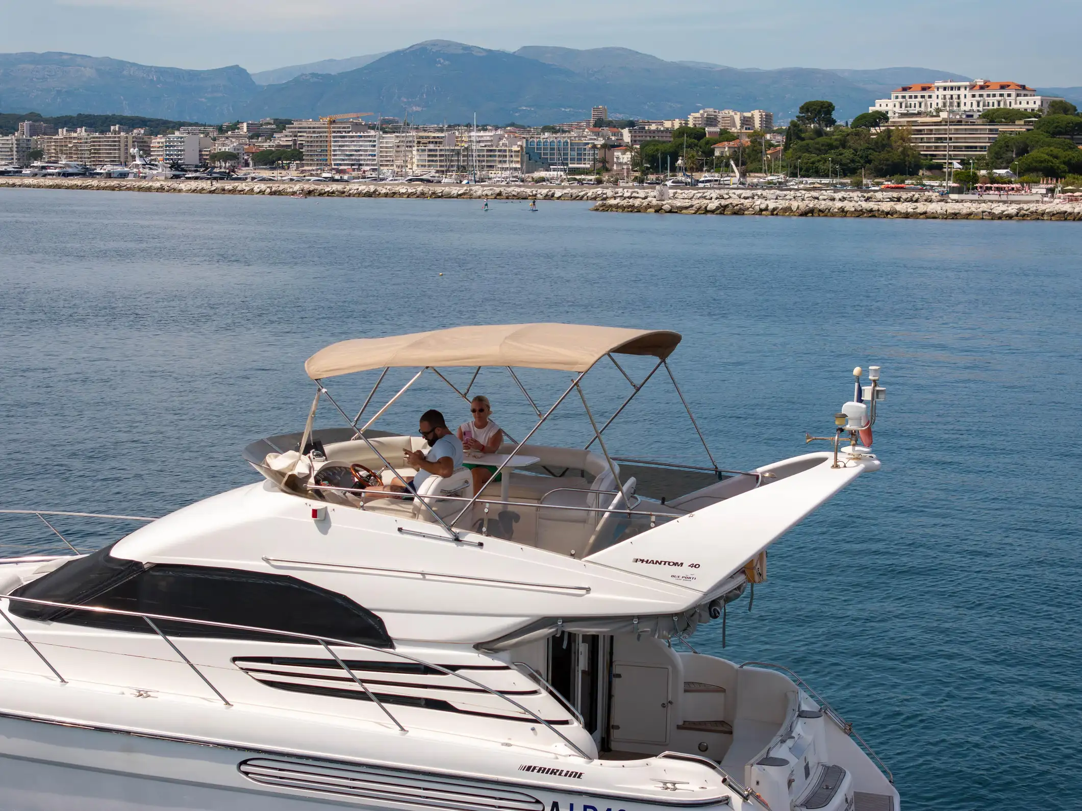 Juan Les Pins : location de bateau vers les îles de Lérins avec skipper