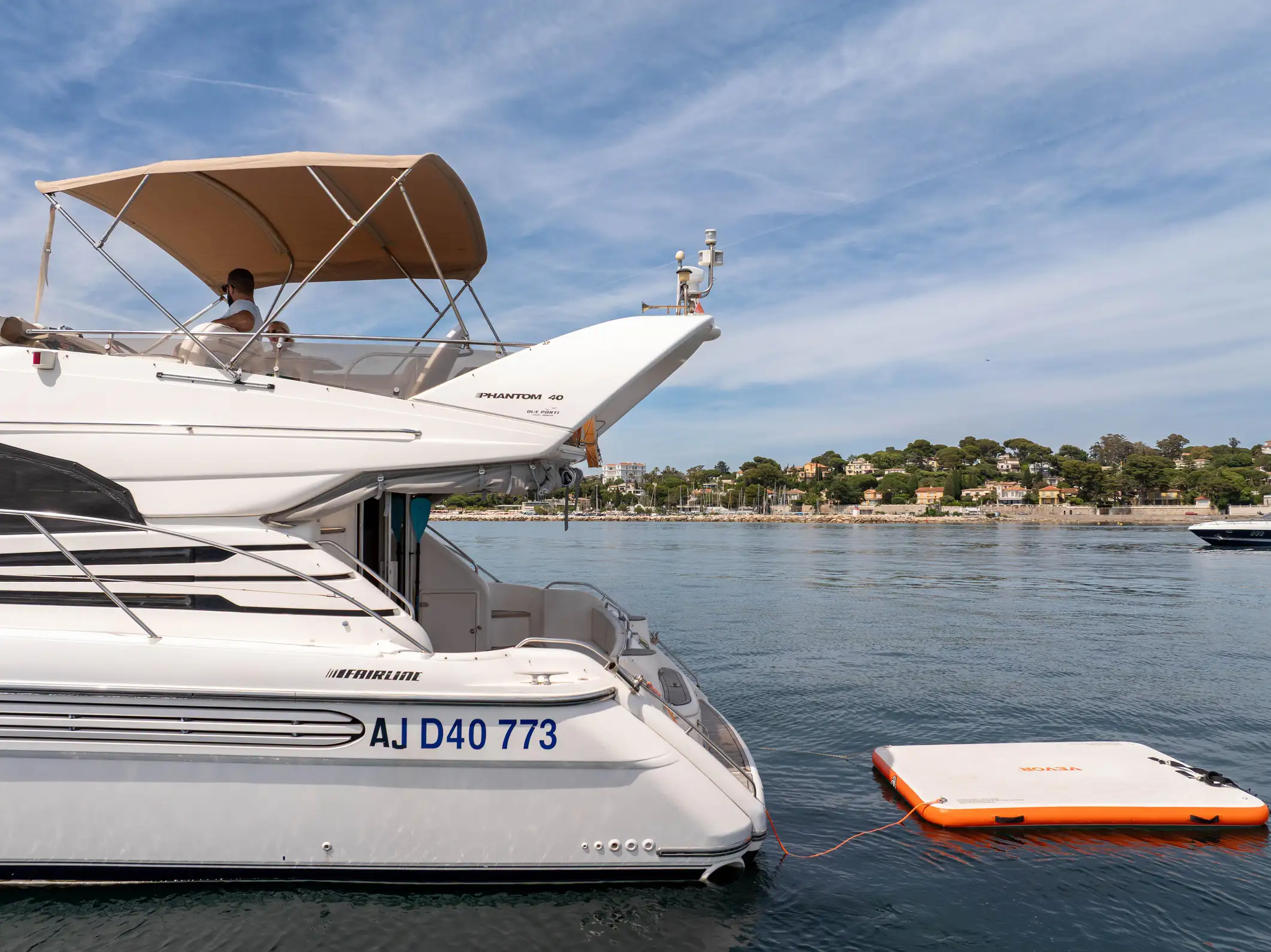 Juan Les Pins : location de bateau vers les îles de Lérins avec skipper