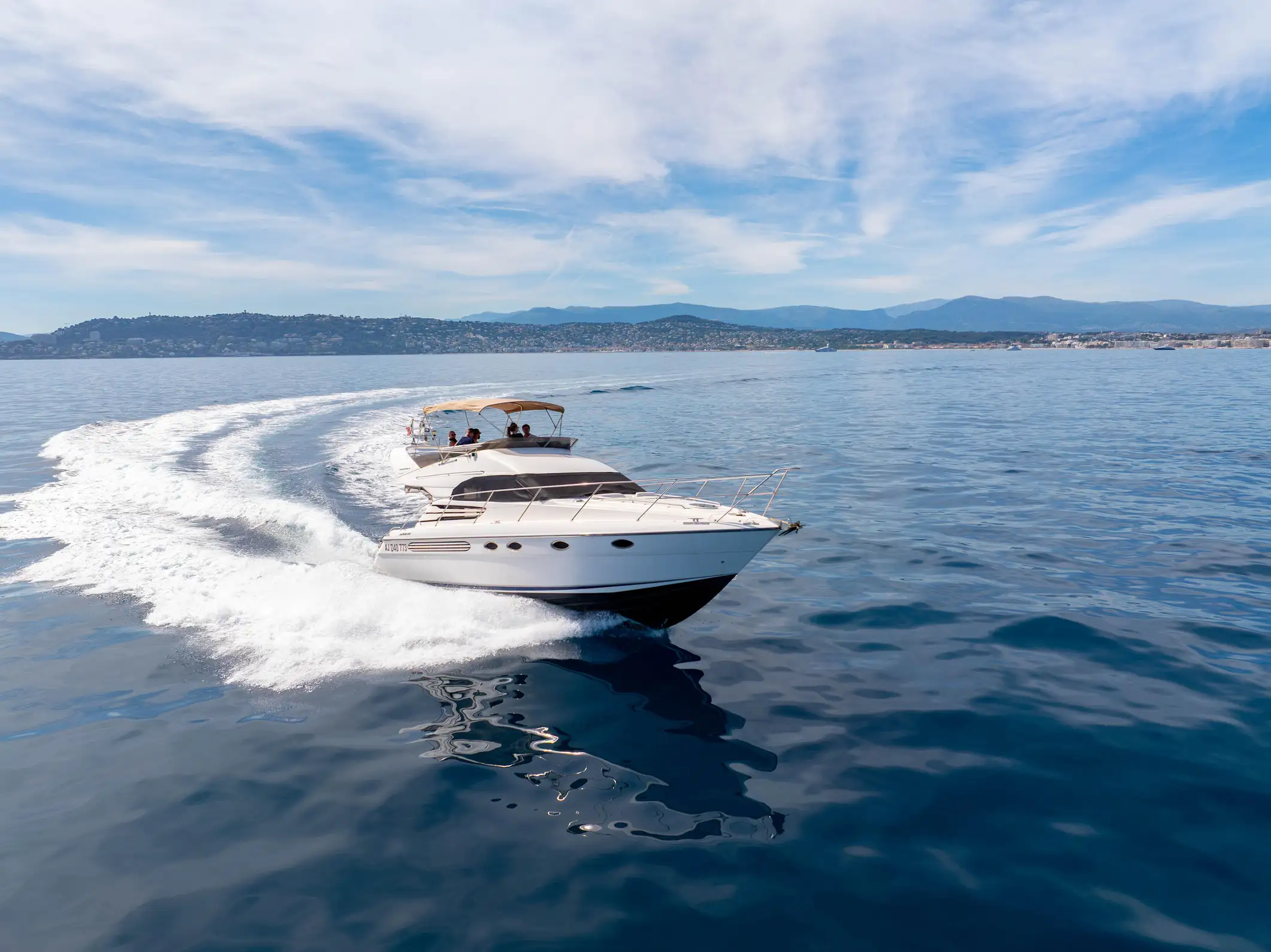 Juan Les Pins : location de bateau vers les îles de Lérins avec skipper