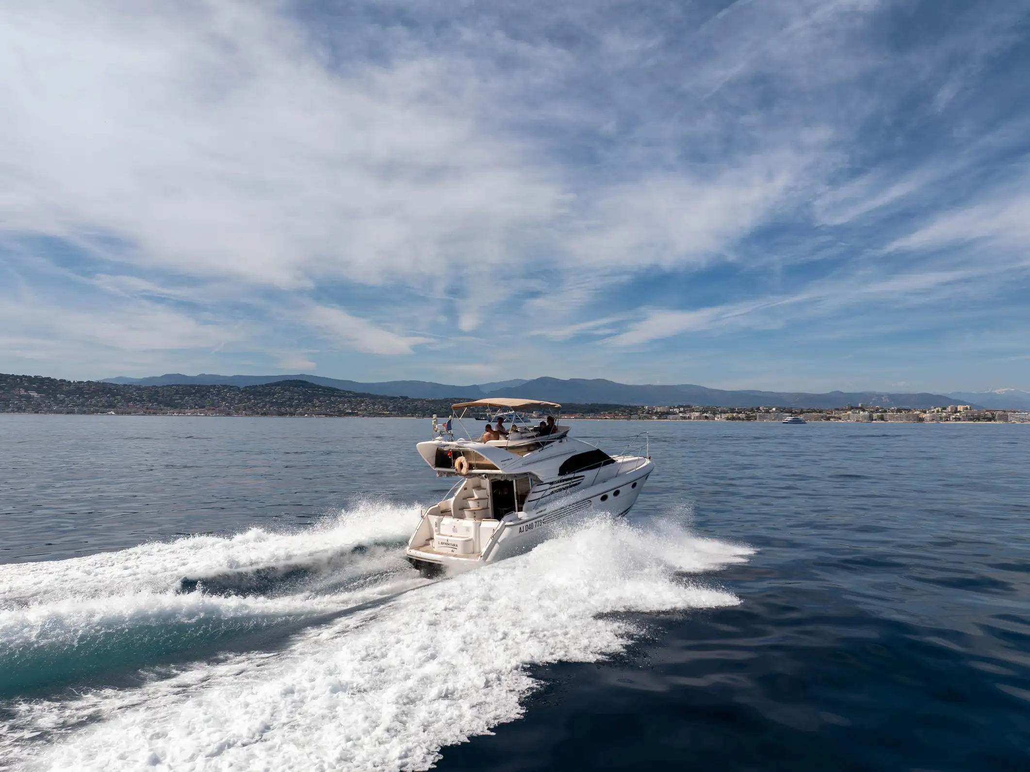 Juan Les Pins : location de bateau vers les îles de Lérins avec skipper