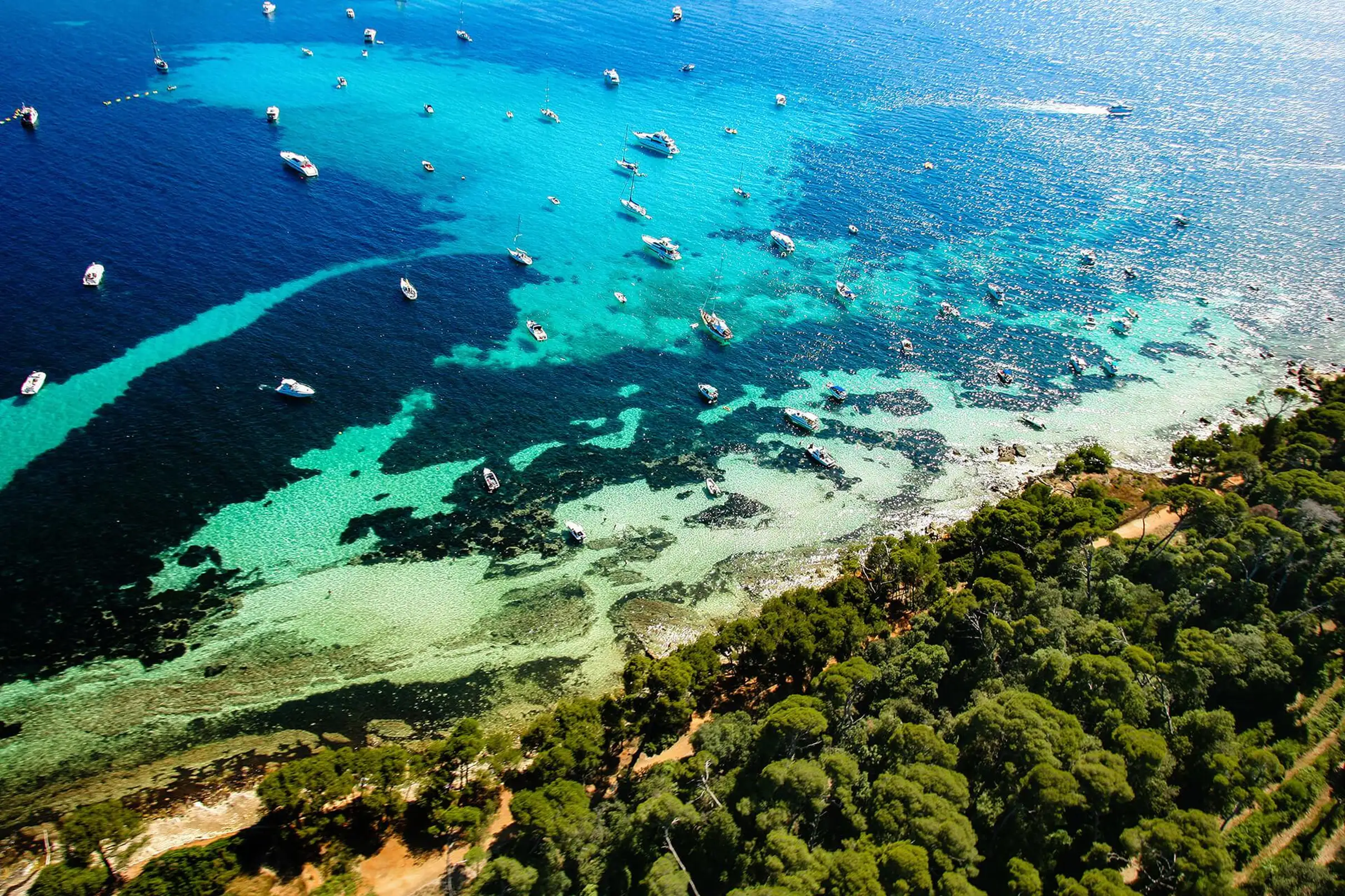 Agay: Journée bateau découverte de l'Esterel & Iles de Lérins en snorkeling