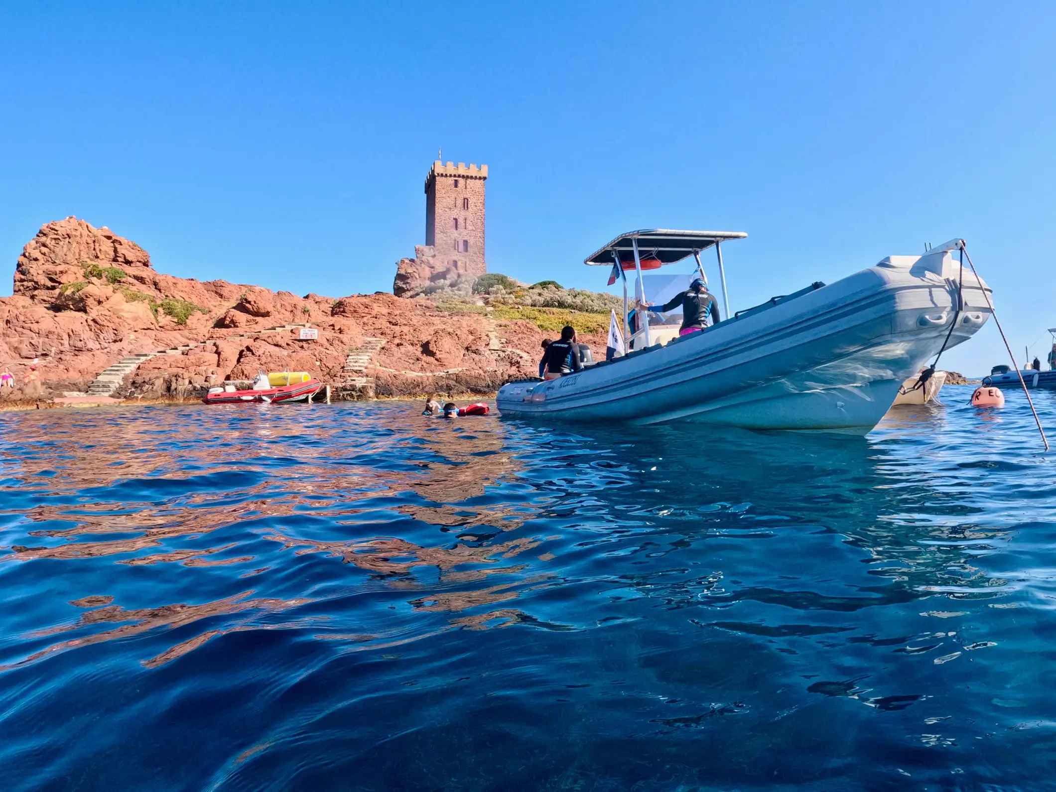 Agay: Journée bateau découverte de l'Esterel & Iles de Lérins en snorkeling