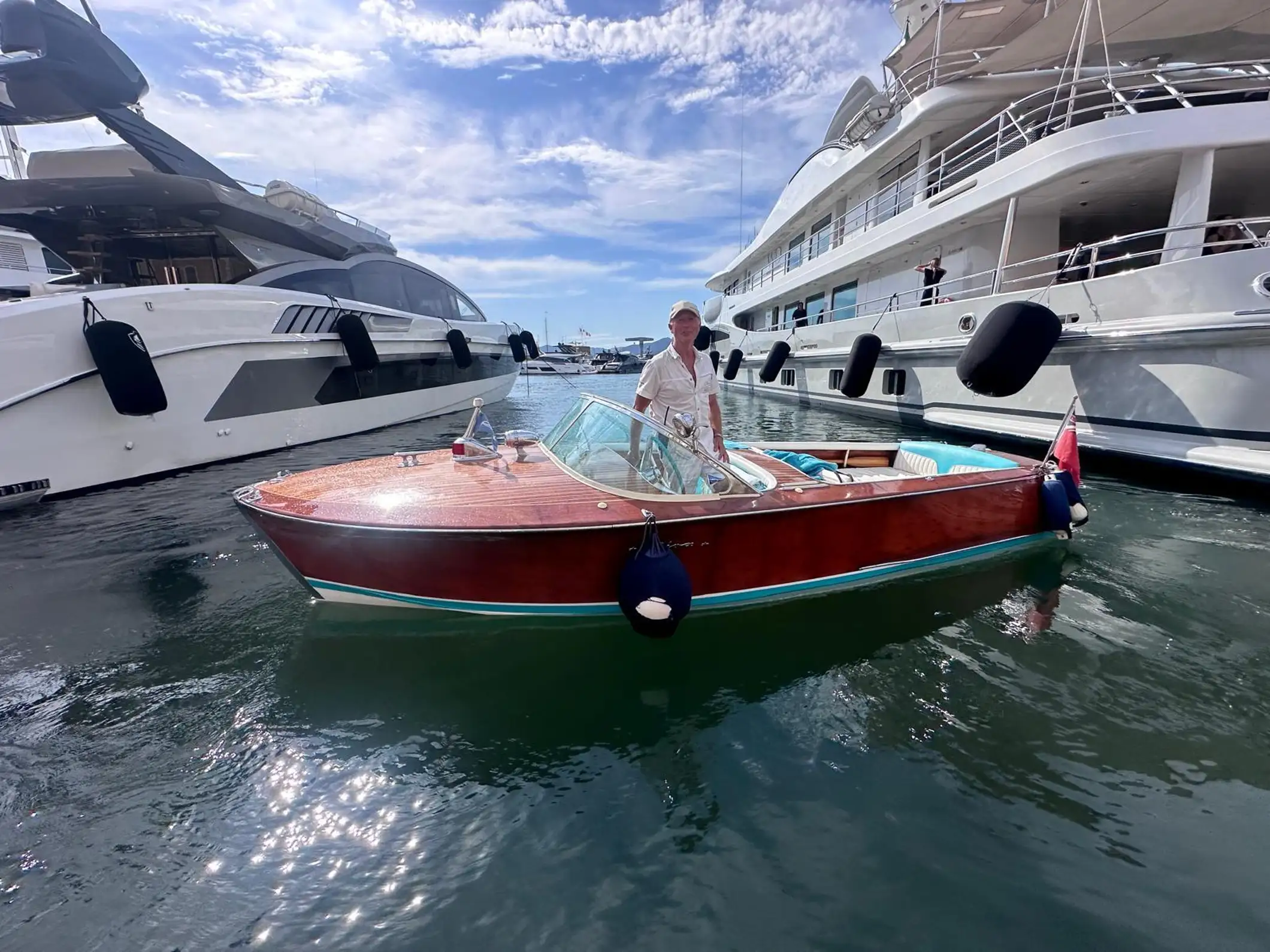 Saint-Tropez : tour en bateau privé classique RIVA