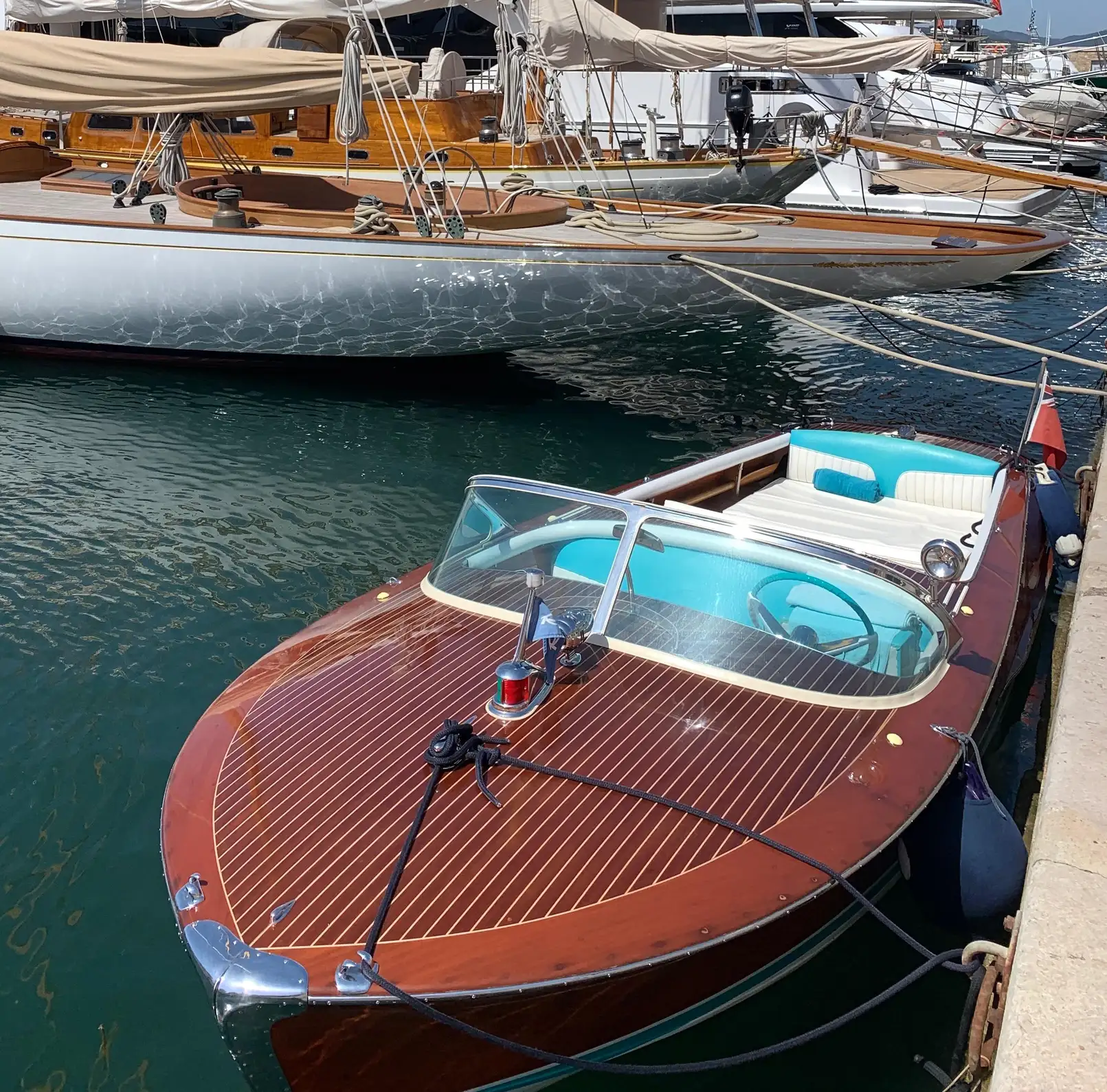 Saint-Tropez : tour en bateau privé classique RIVA