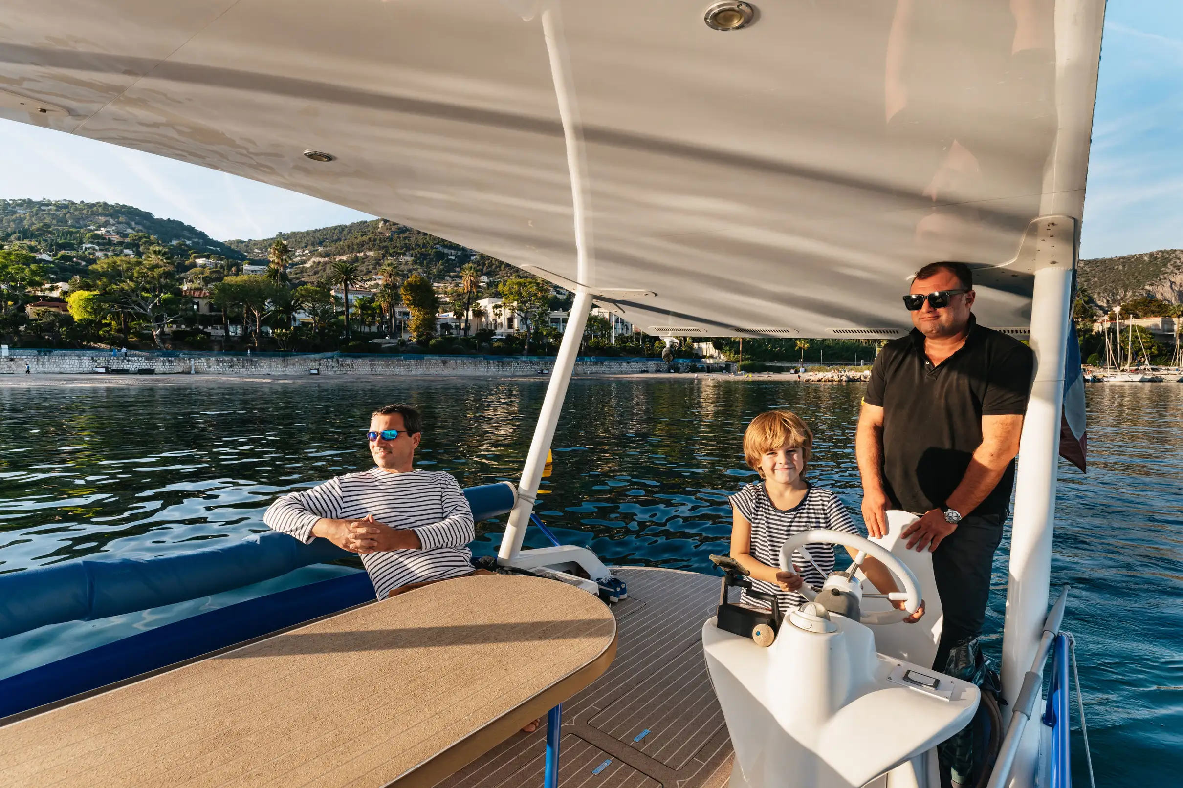 Nice : visite exclusive au coucher du soleil - Flotte exceptionnelle de bateaux solaires