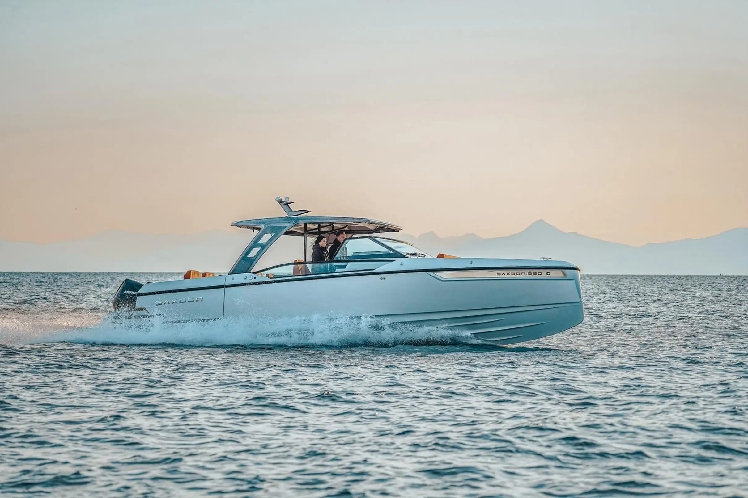 Expérience en yacht privé de luxe à Cannes : Saxdor 320 GTO