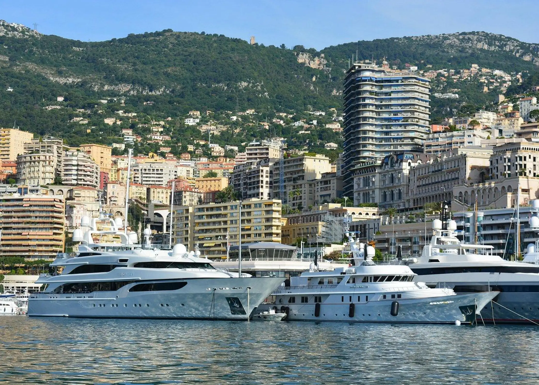 Depuis Nice : sortie en bateau privée vers Monaco - Cannes - Menton
