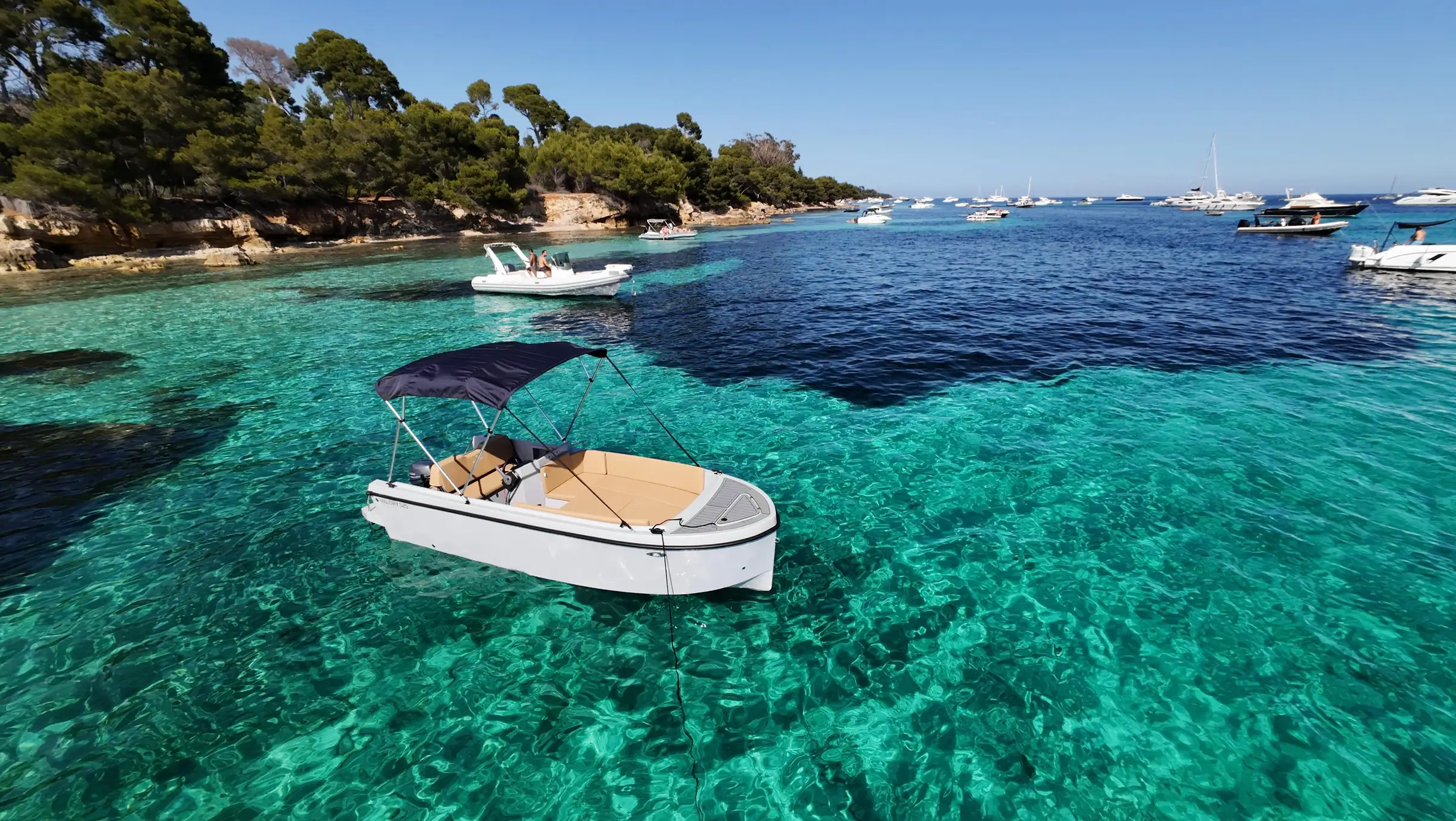 Excursion en bateau sans permis vers les îles de Lérins CANNES
