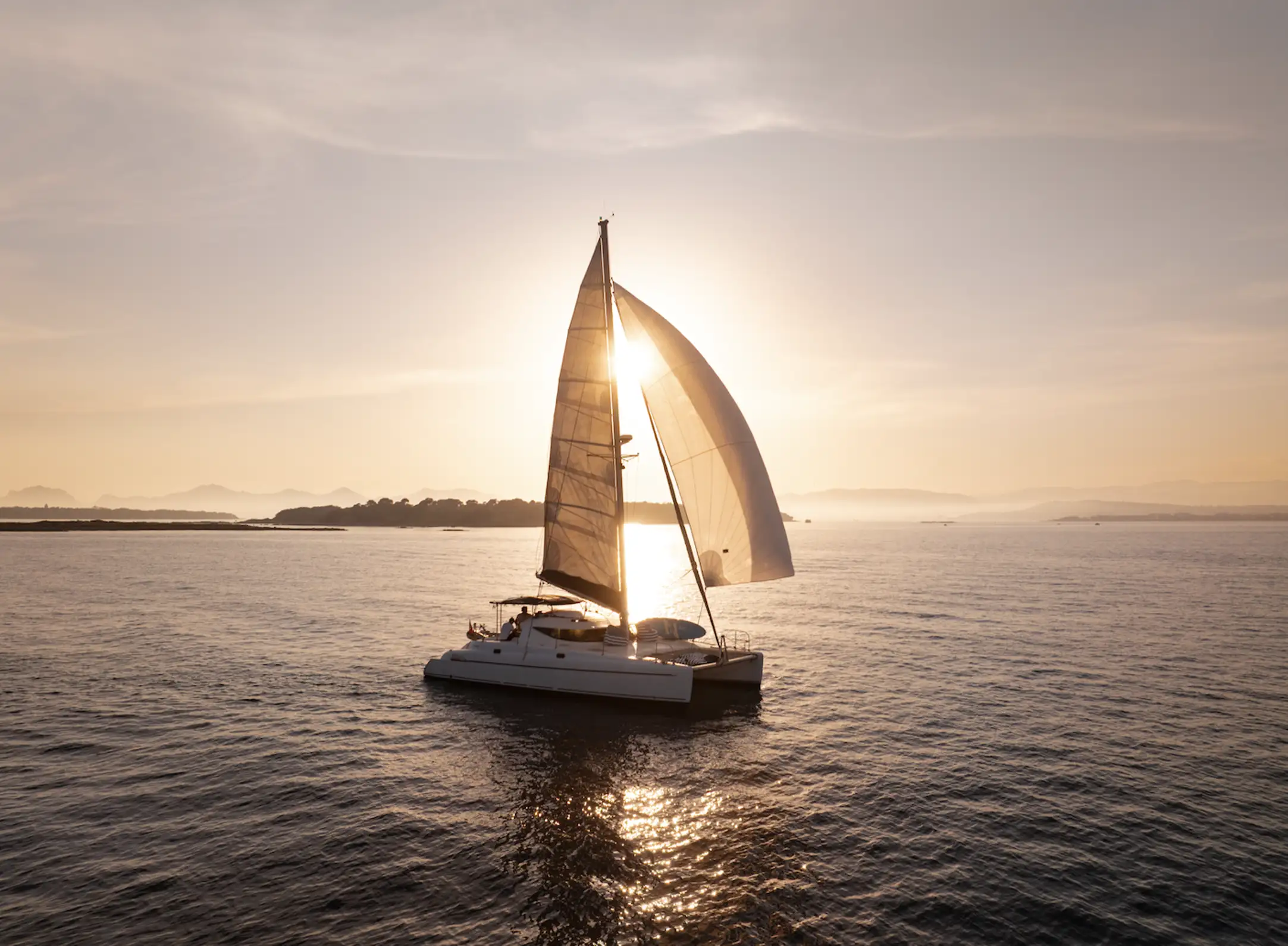 Cannes : Journée découverte en catamaran aux îles de Lérins avec baignade