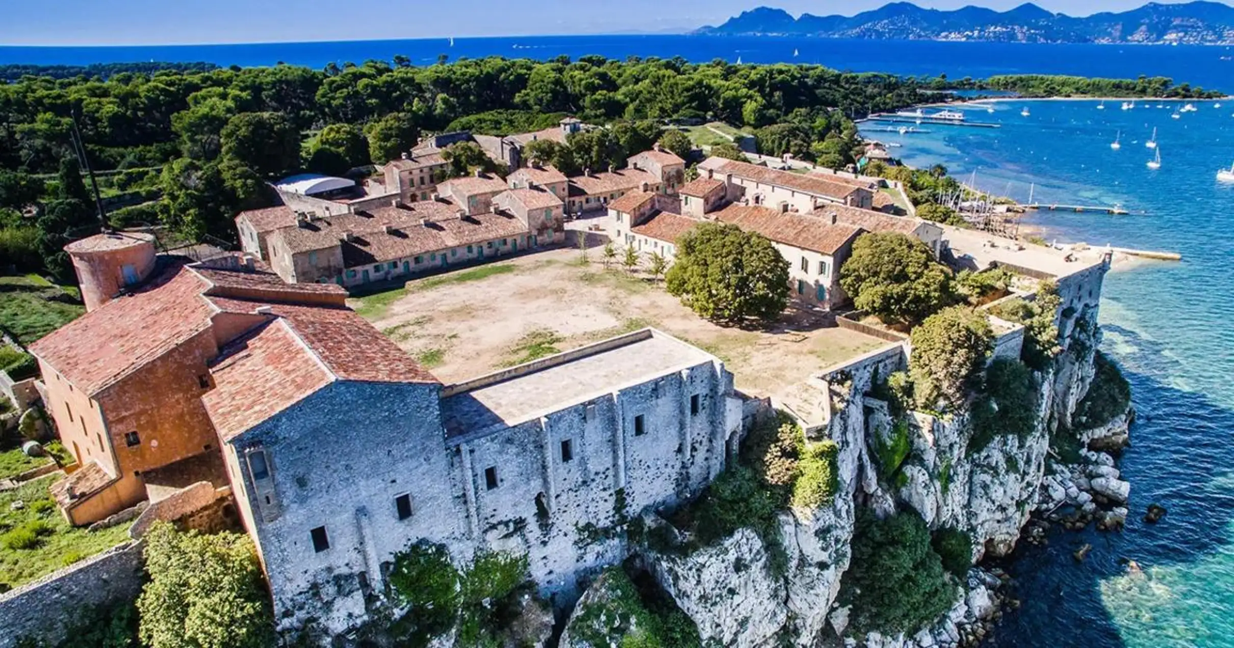 Balade en bateau privé aux îles de Lérins
